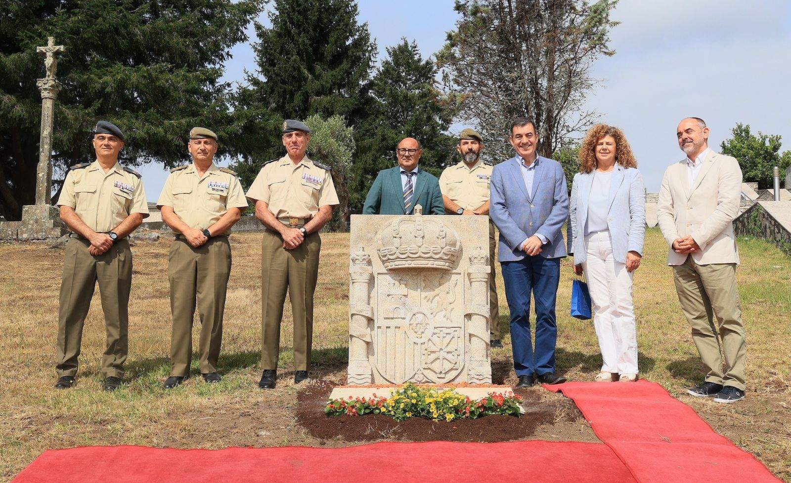 Inauguración do escudo de España cedido á Brilat por Cantería de Galicia