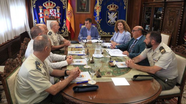 Inauguración do escudo de España cedido á Brilat por Cantería de Galicia Inauguración do escudo de España cedido á Brilat por Cantería de Galicia