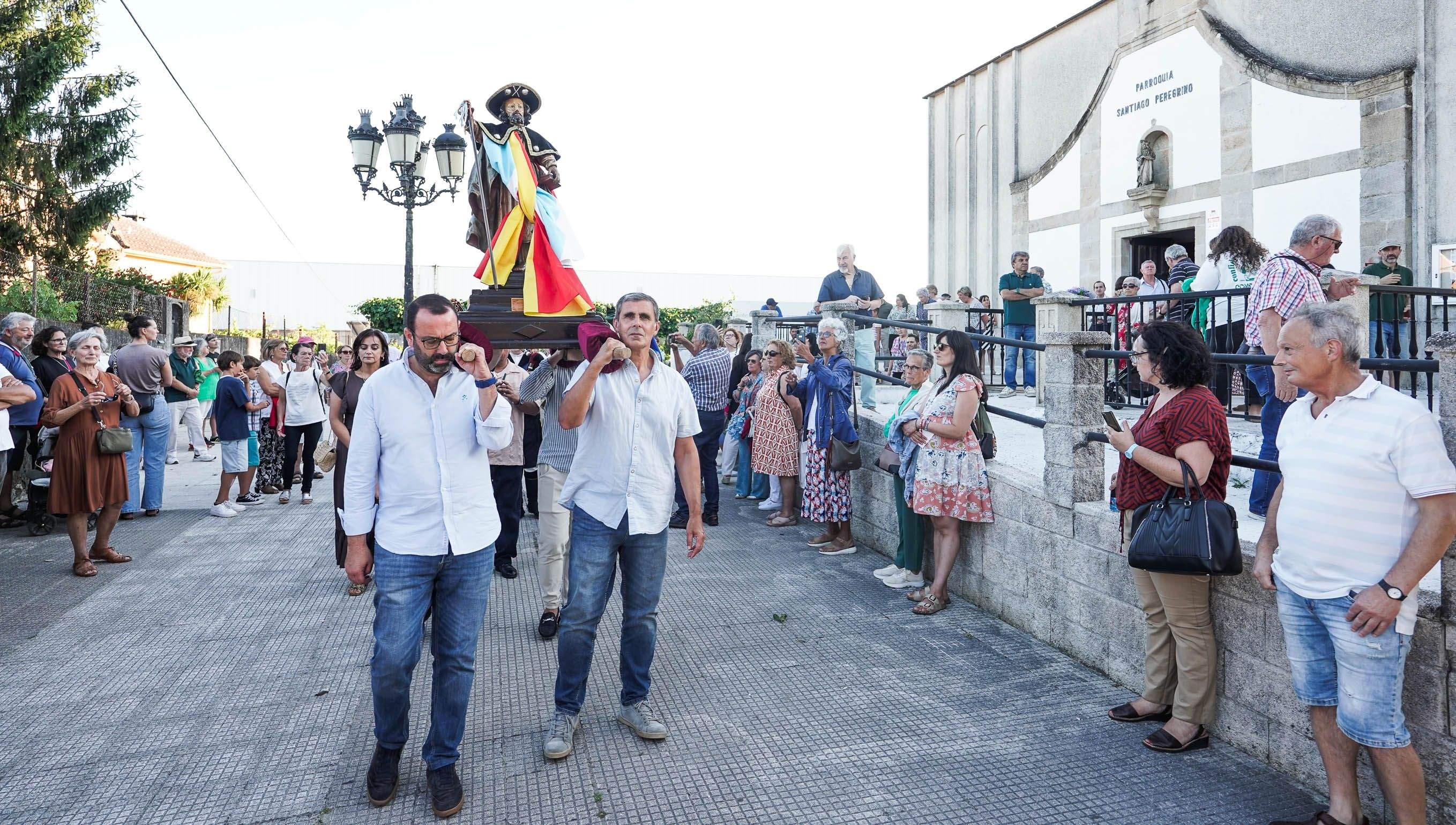 Procesión para recoger las uvas y el maíz por el barrio de O Burgo 
