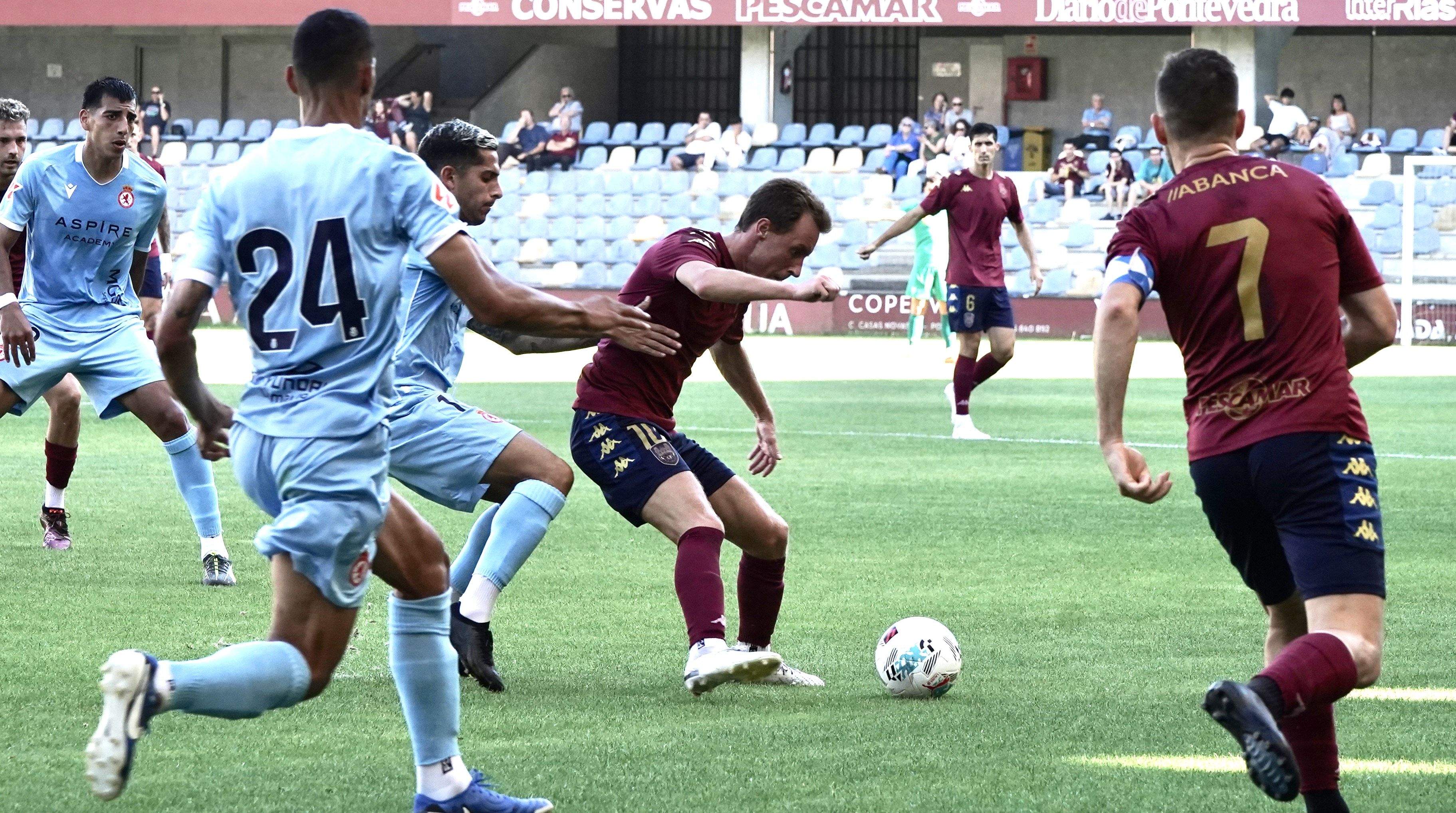 Trofeo Luís Otero entre Pontevedra CF e a Cultural Leonesa Trofeo Luís Otero entre Pontevedra CF e a Cultural Leonesa