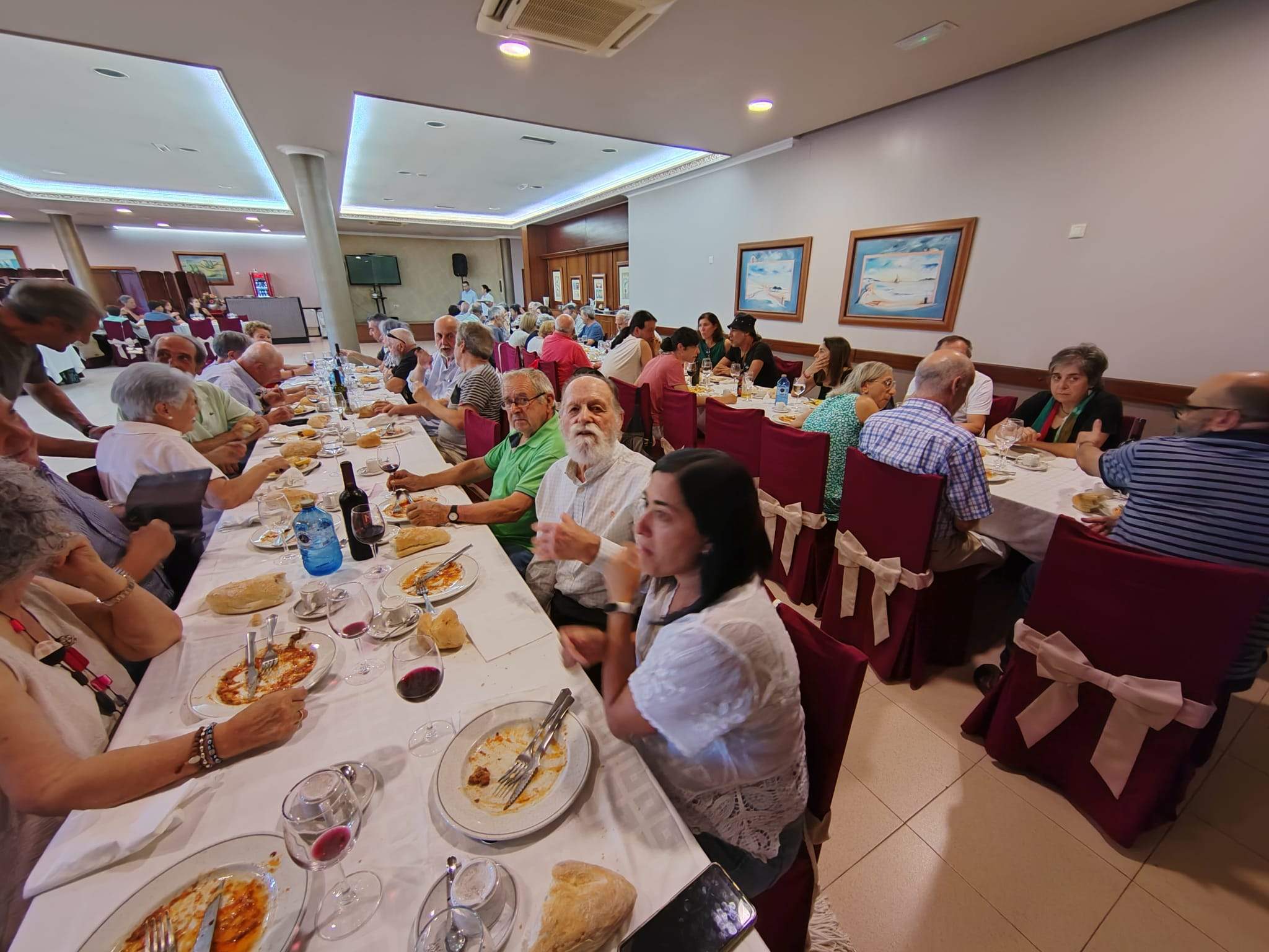 Asistentes ao xantar de homenaxe en Forcarei.