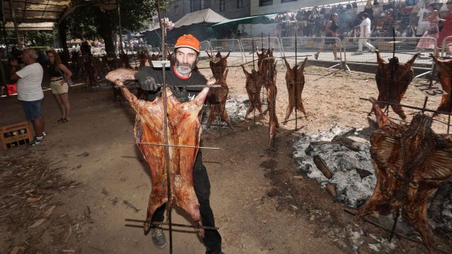 Asistentes á LVI Festa do Carneiro ao Espeto
