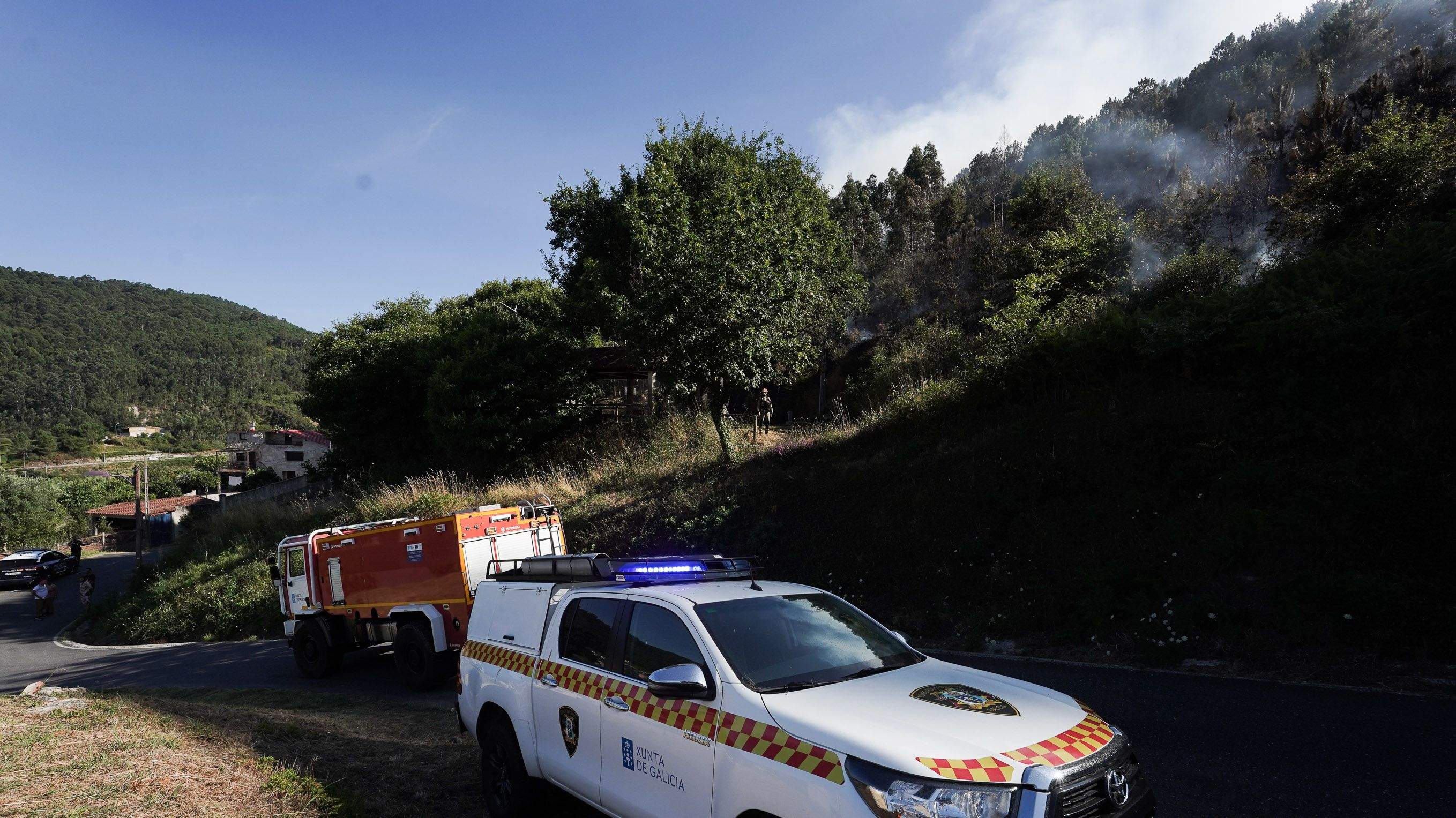 Incendio forestal en el monte de A Moreira, en Marín Incendio forestal en el monte de A Moreira, en Marín