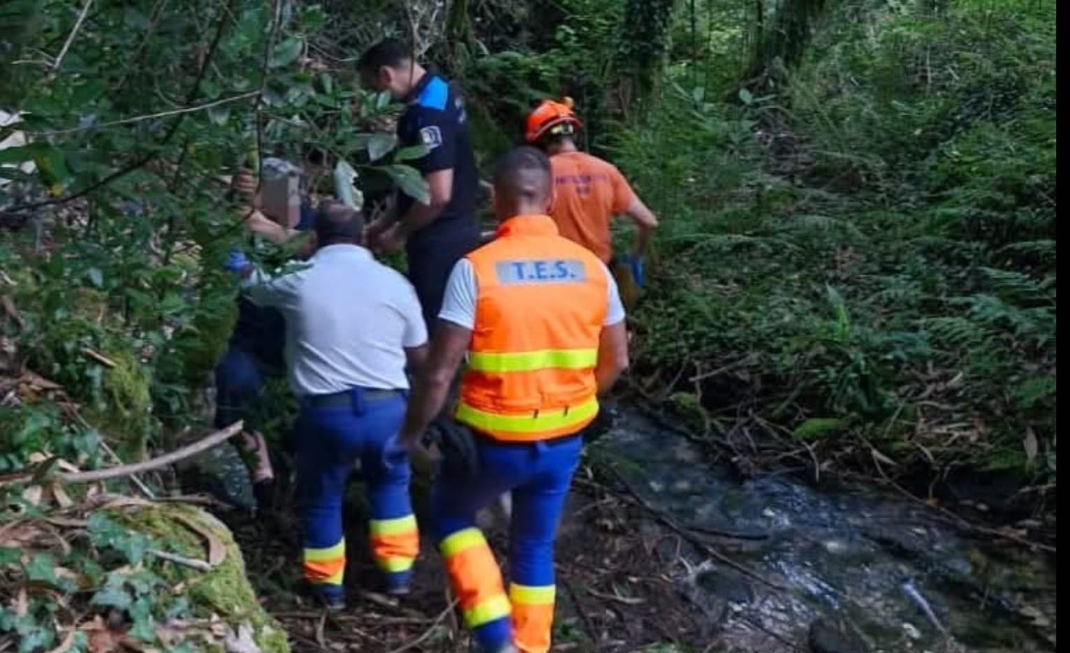 Rescate de dúas persoas na Ruta dos Muíños de Samieira