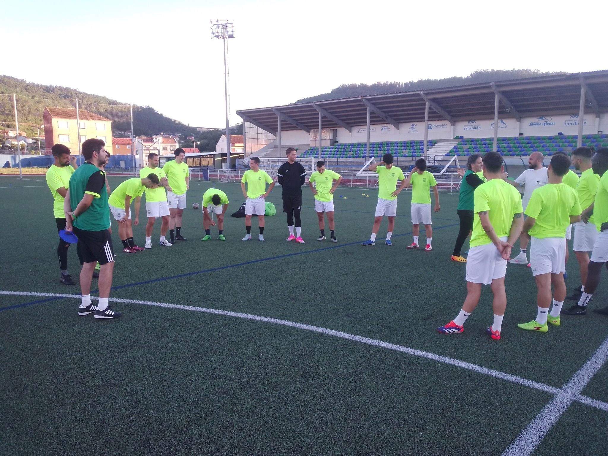 Primer entrenamiento del Marín CF 25 26