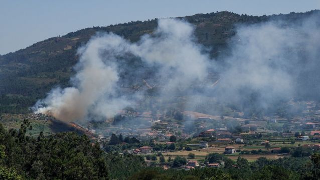 Incendio forestal en Tenorio, en Cerdedo-Cotobade Incendio forestal en Tenorio, en Cerdedo-Cotobade
