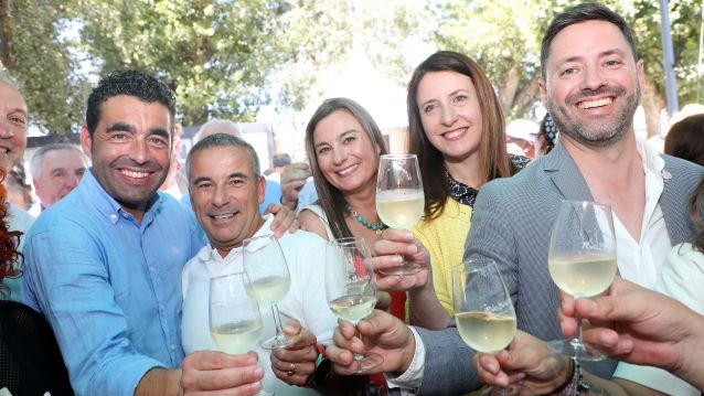 Brinde das autoridades na Festa do Albariño
