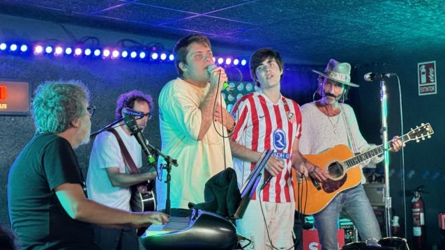 Os fillos de Iván Ferreiro, Lucas e Andrés, cantando co seu pai e Leiva Os fillos de Iván Ferreiro, Lucas e Andrés, cantando co seu pai e Leiva