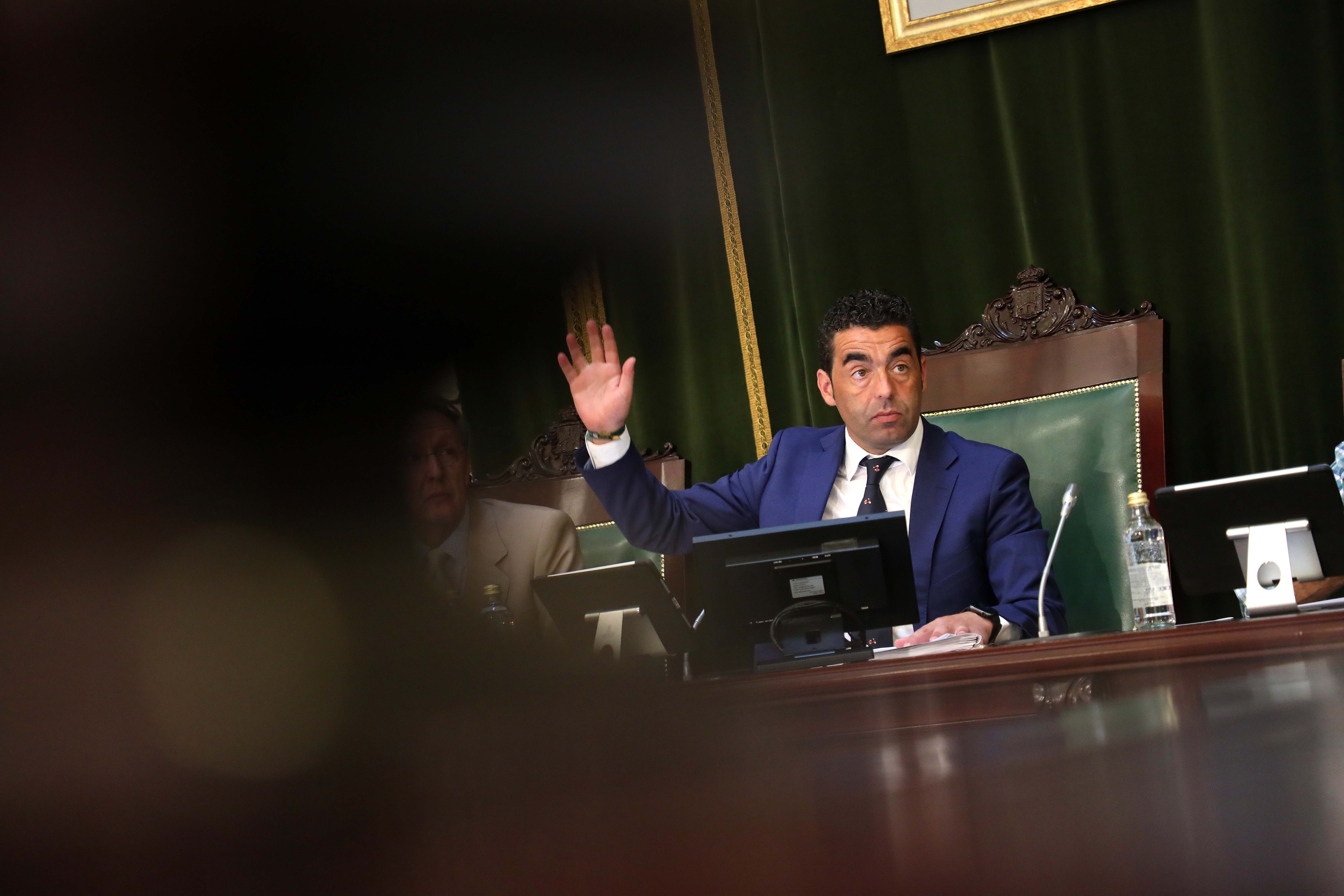 Luis López protagonizó la anécdota del pleno al equivocarse en una votación