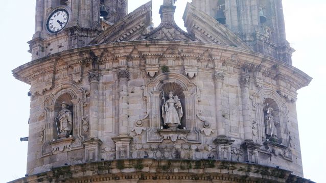 De izq. a dcha., imágenes de San Roque (que podría ser San José), la Virgen Peregrina y Santiago el Mayor