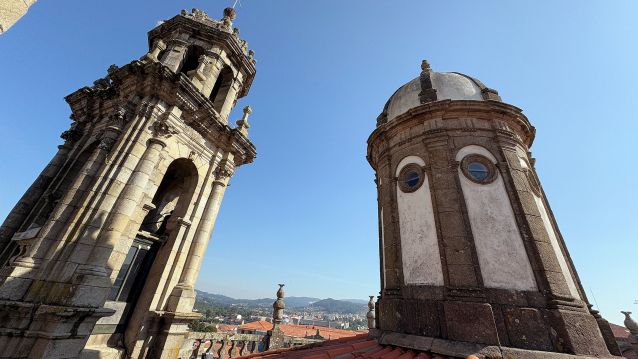 Torre-campanario y cúpula de la Iglesia de la Peregrina