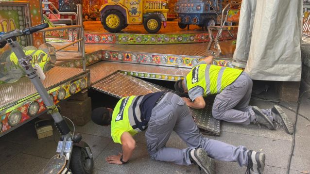 Inspección das atraccións polos técnicos