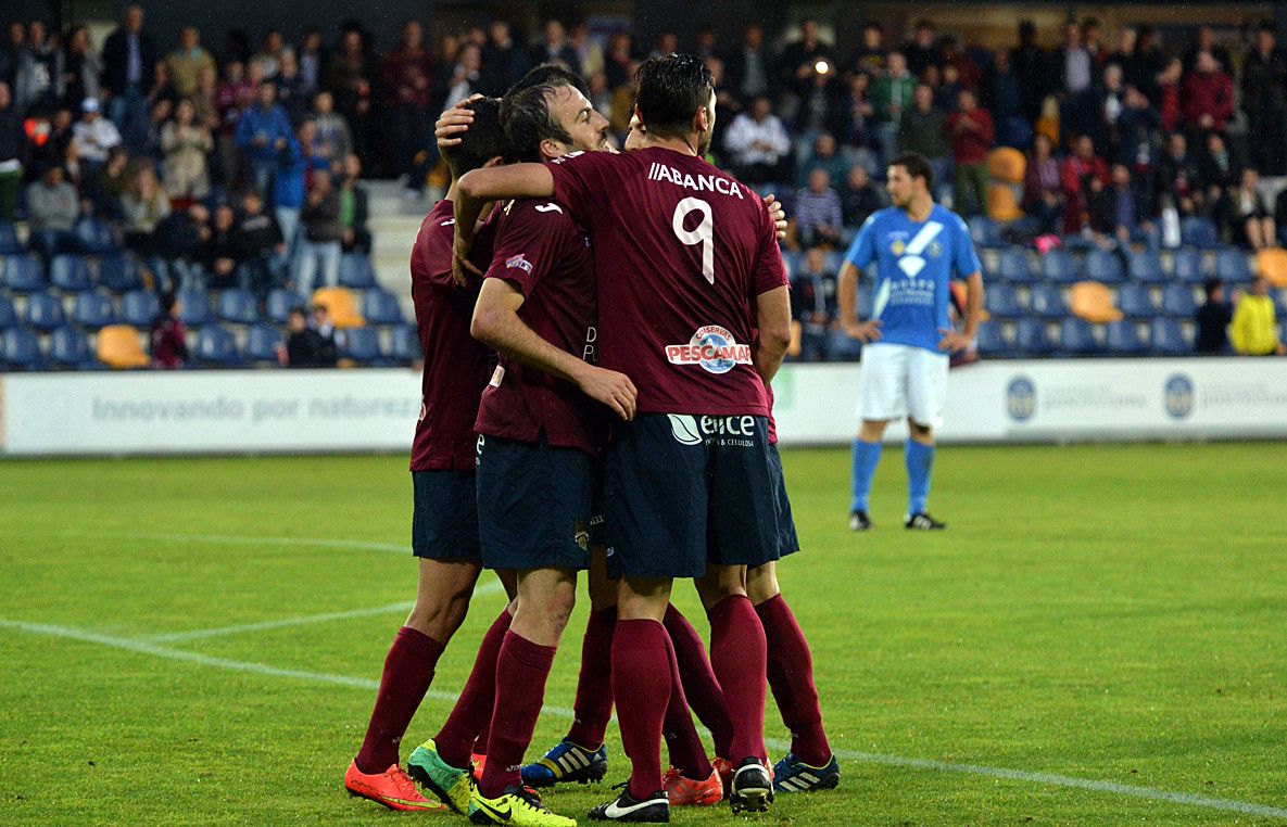Celebración do primeiro gol do Pontevedra ante o Manzanares Celebración do primeiro gol do Pontevedra ante o Manzanares