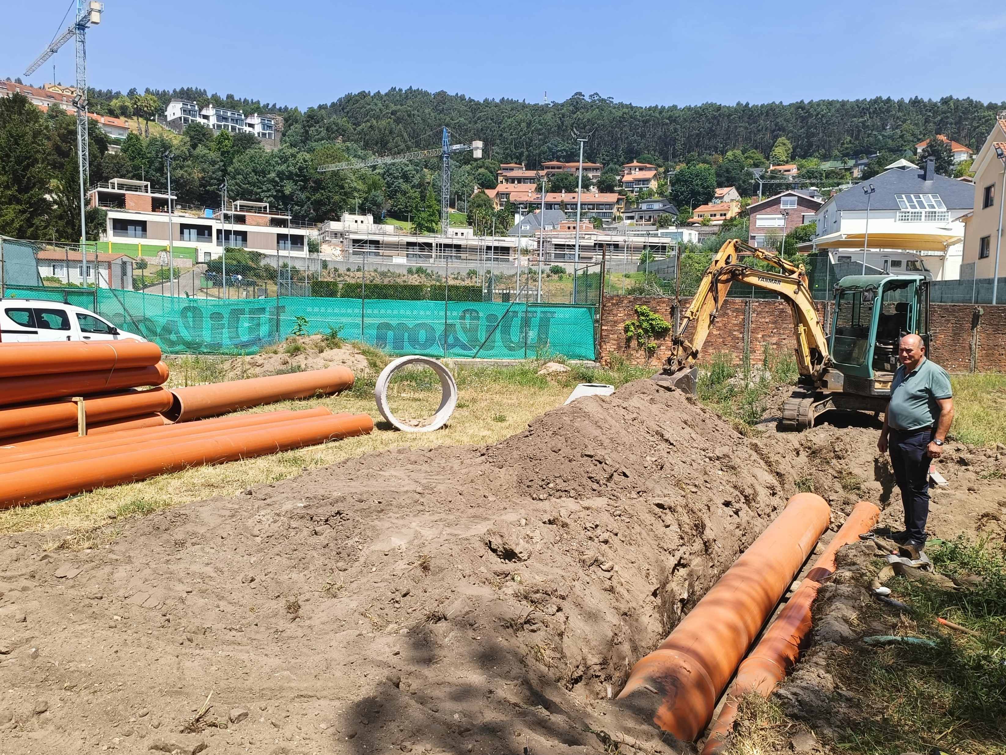 Obras para a mellora do saneamento e abastecemento na Caeira
