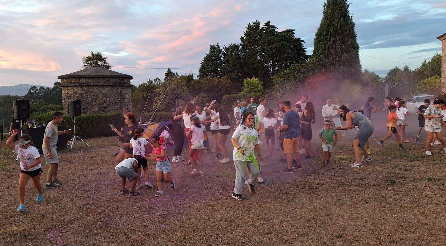 Fiesta Holi en Xoves ao clareo