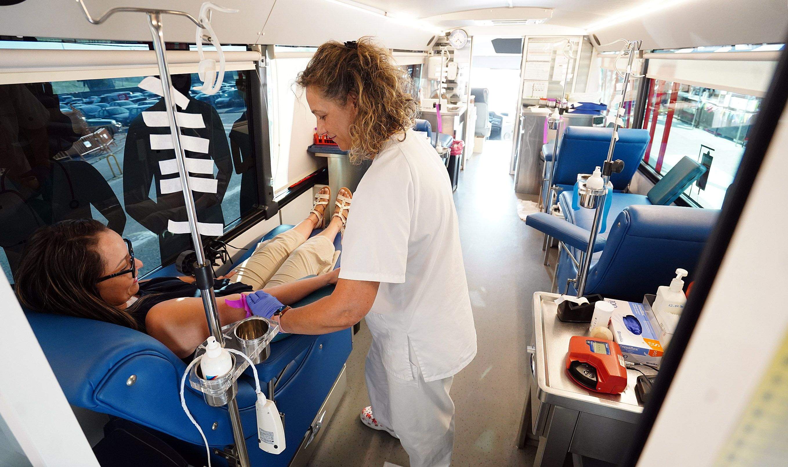 Autobús de donación de sangre en el Torneo Internacional Interpontes