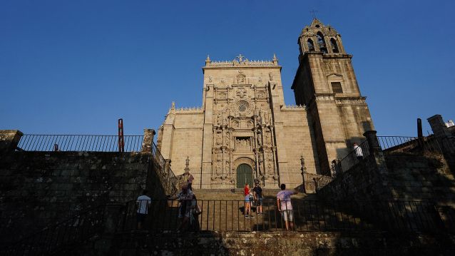 Fachada principal da Basílica de Santa María tras as obras de restauración de 2025 Fachada principal da Basílica de Santa María tras as obras de restauración de 2025