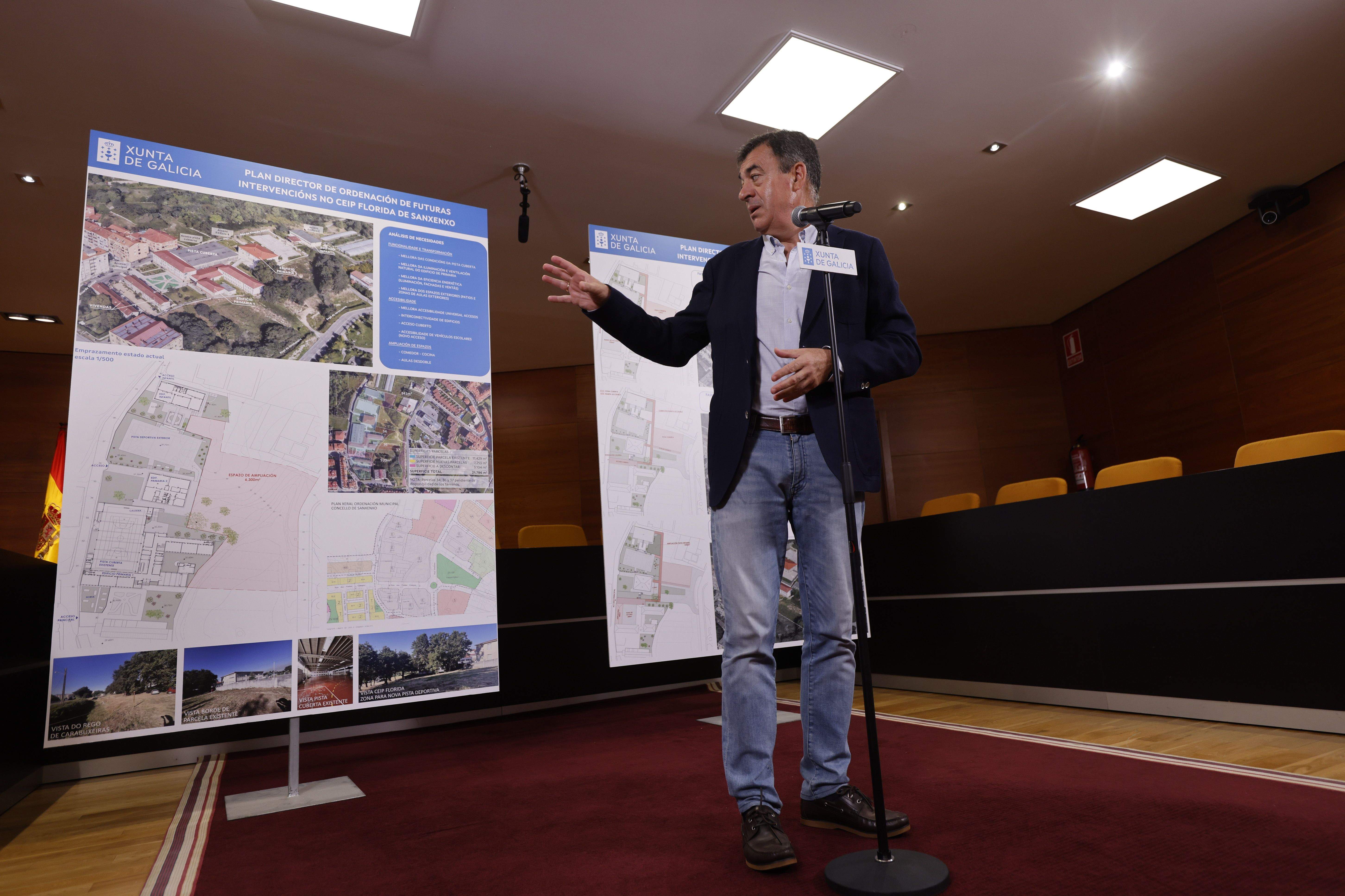 Román Rodríguez presenta o plan de renovación do CEIP A Florida