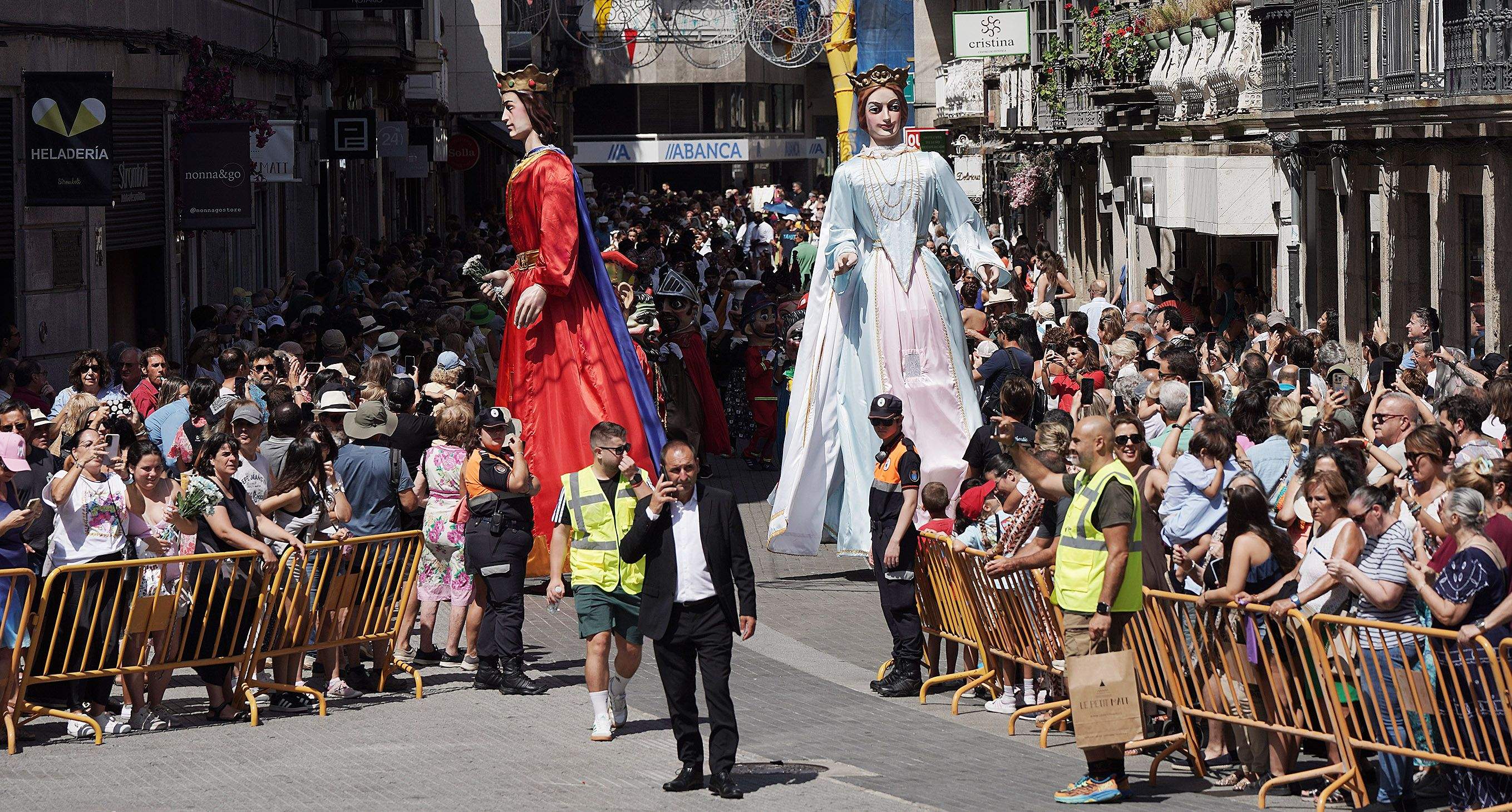 Pregón de las Festas da Peregrina con Susana Pedreira y Diana López Varela