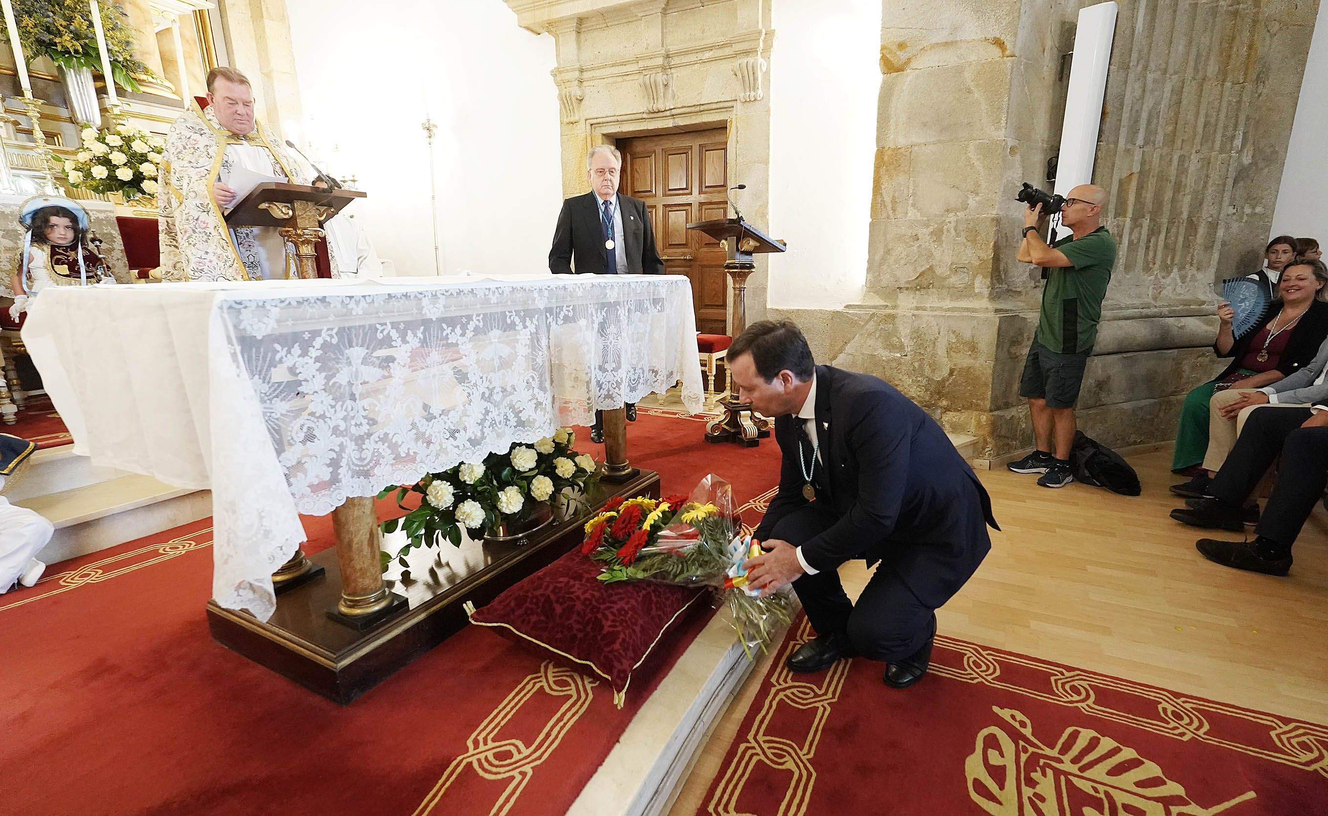 Ofrenda floral á Virxe Peregrina