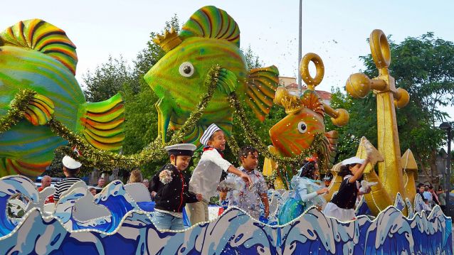 Nenos participantes na Batalla de Flores de Vilagarcía Nenos participantes na Batalla de Flores de Vilagarcía