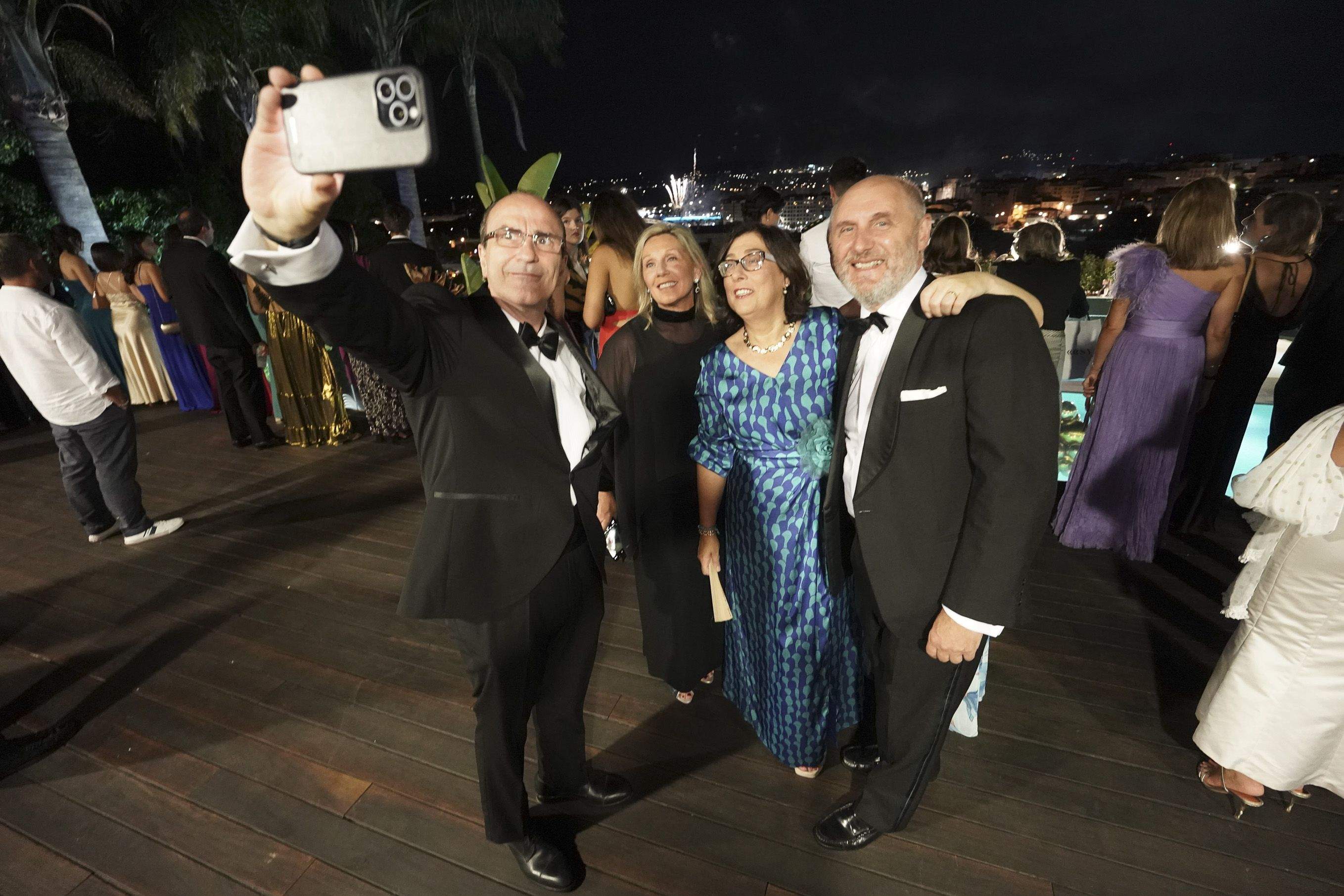 17 mozas presentáronse en Sociedade no Liceo Casino neste 2025