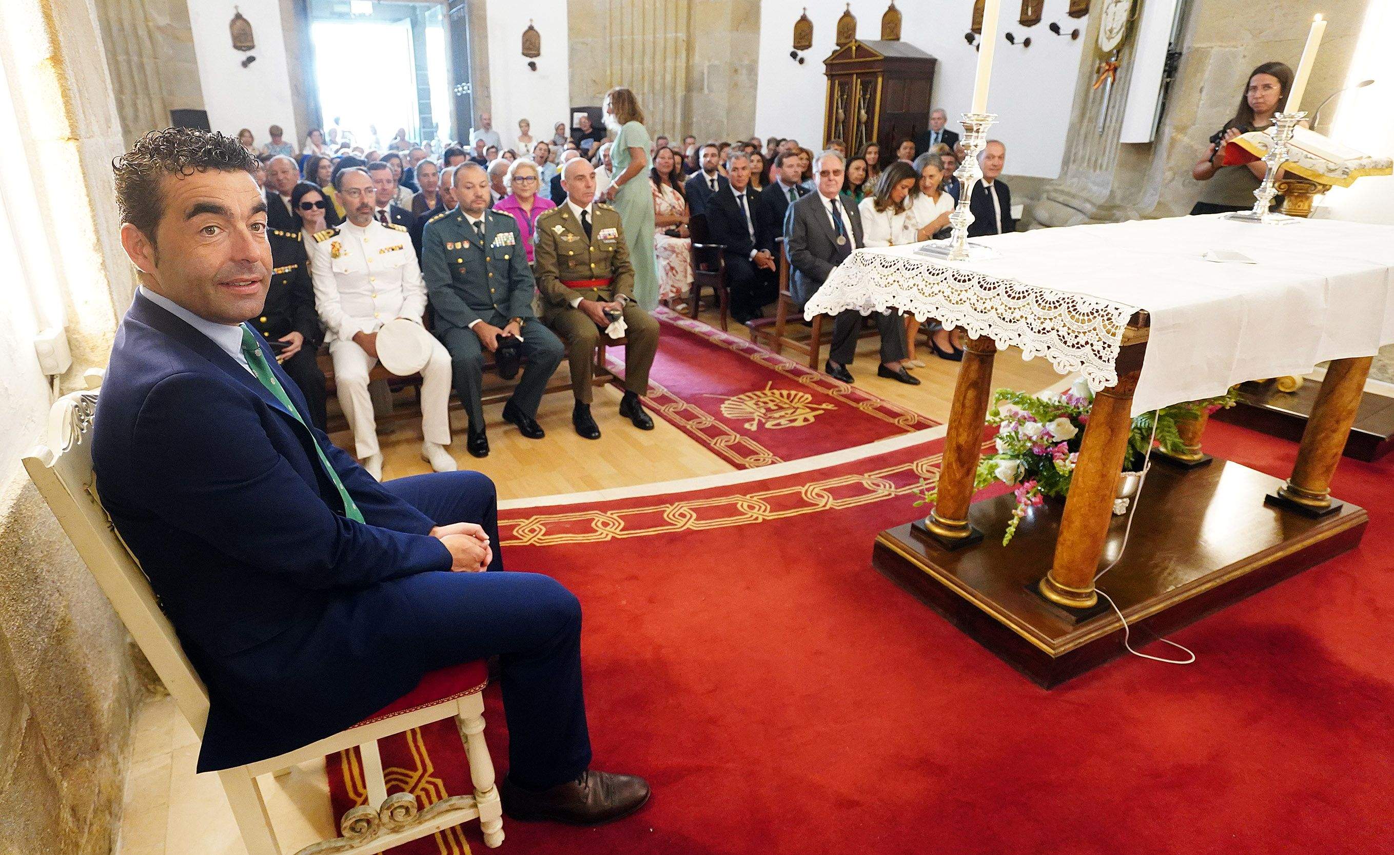 Ofrenda á Peregrina do presidente provincial Luis López