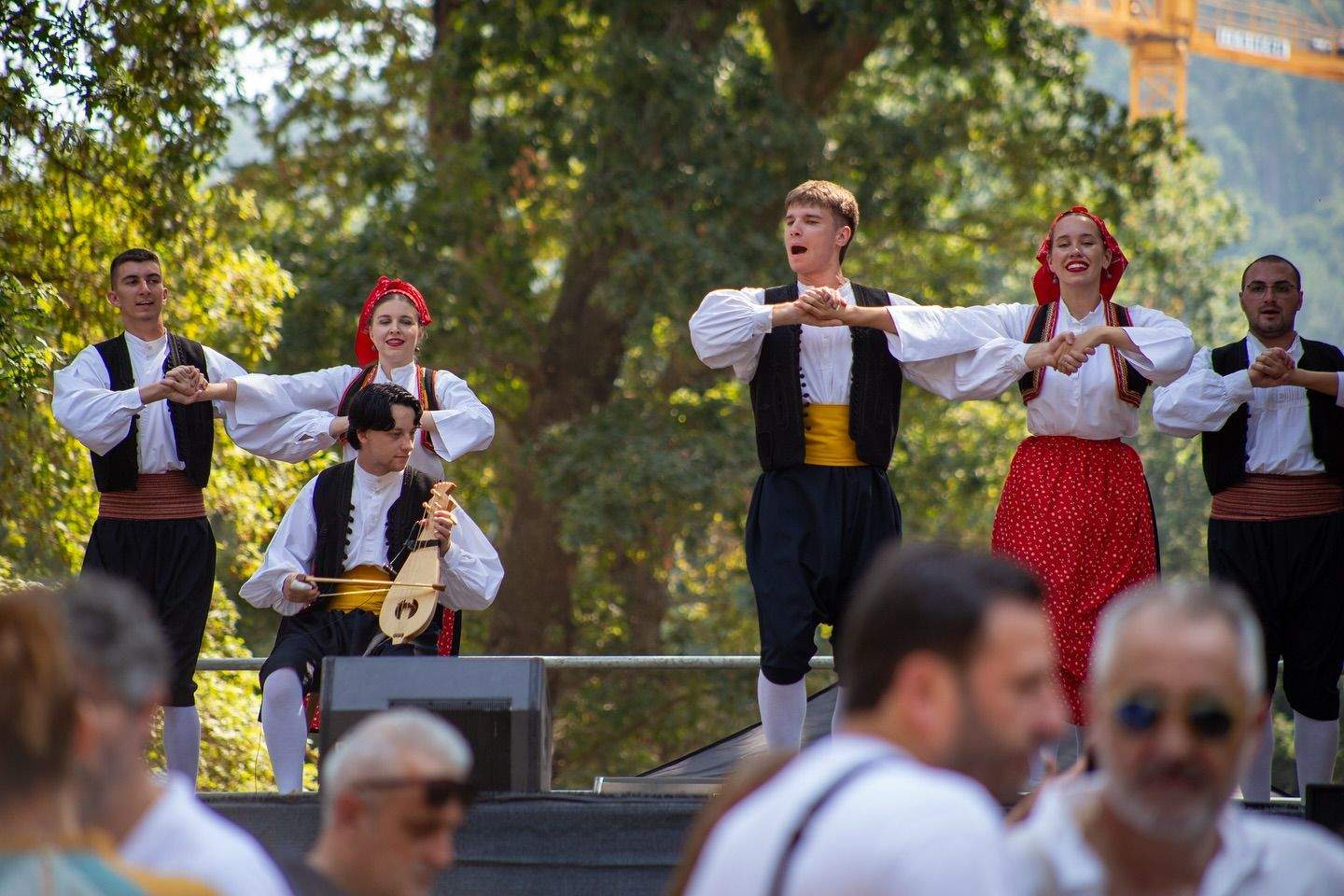 Actuación dun grupo croata na Feira Tradicional de Caldas Actuación dun grupo croata na Feira Tradicional de Caldas