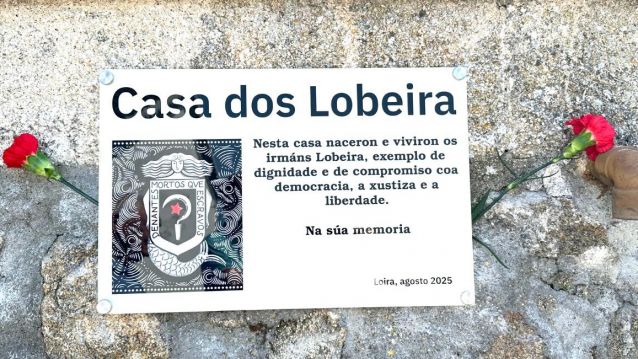 Placa da Casa dos Lobeira, en Loira Placa da Casa dos Lobeira, en Loira