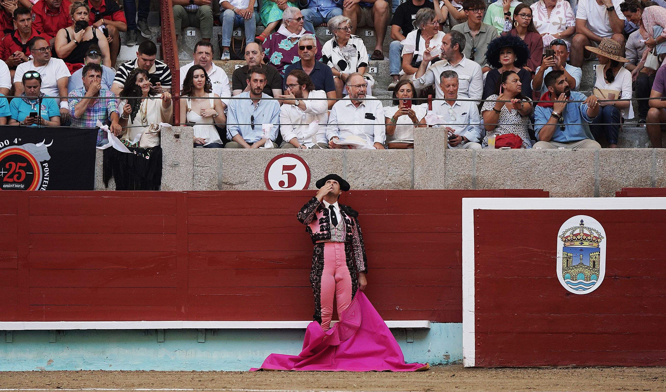 Cogida grave de Morante y salida a hombros de Luque en el domingo de Feria de la Peregrina Cogida grave de Morante y salida a hombros de Luque en el domingo de Feria de la Peregrina