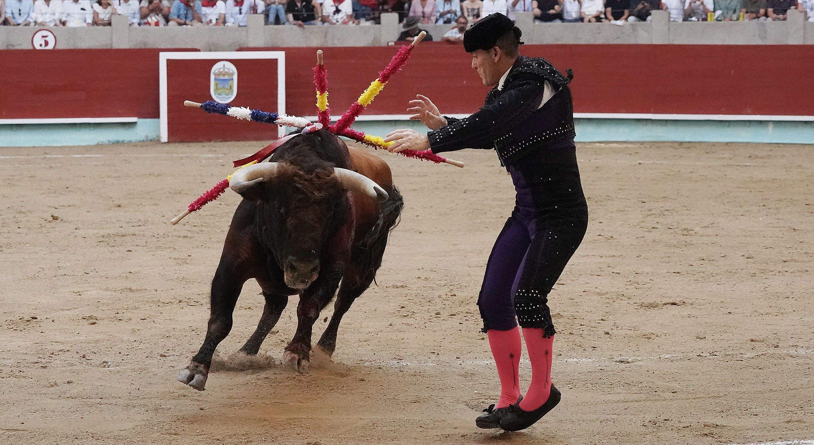 Cogida grave de Morante y salida a hombros de Luque en el domingo de Feria de la Peregrina Cogida grave de Morante y salida a hombros de Luque en el domingo de Feria de la Peregrina