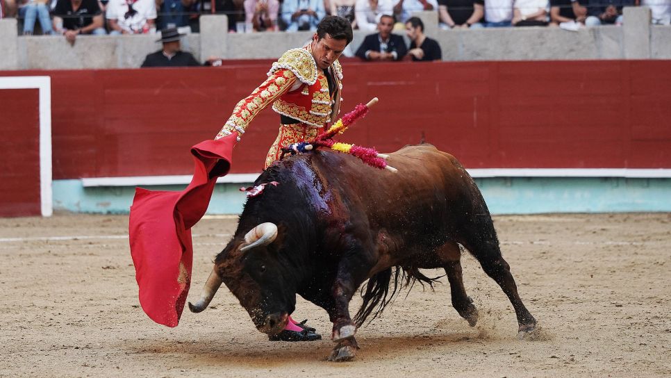 Cogida grave de Morante y salida a hombros de Luque en el domingo de Feria de la Peregrina Cogida grave de Morante y salida a hombros de Luque en el domingo de Feria de la Peregrina