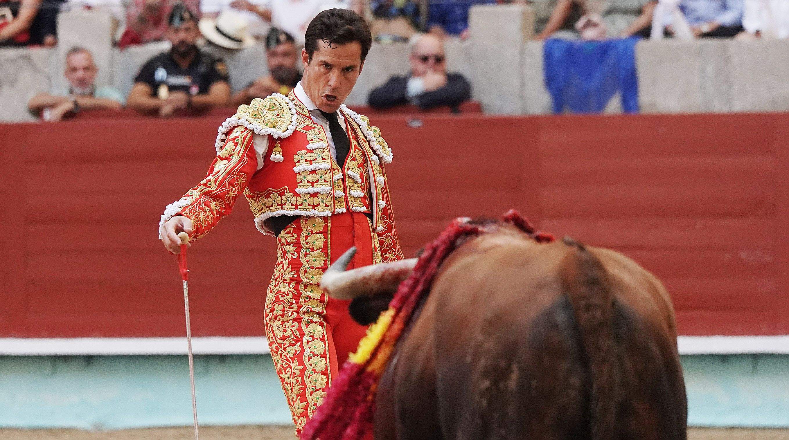 Cogida grave de Morante y salida a hombros de Luque en el domingo de Feria de la Peregrina Cogida grave de Morante y salida a hombros de Luque en el domingo de Feria de la Peregrina