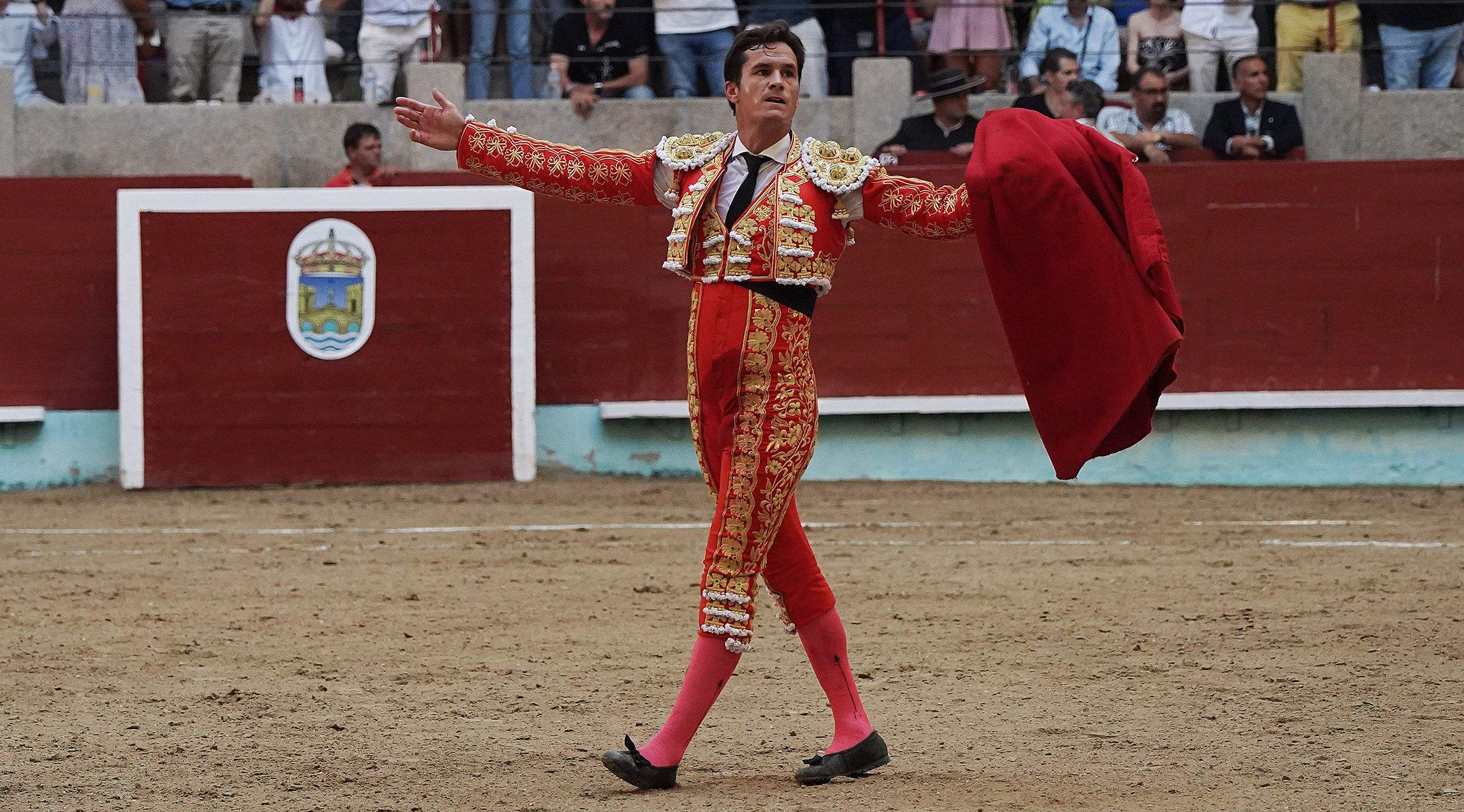 Cogida grave de Morante y salida a hombros de Luque en el domingo de Feria de la Peregrina Cogida grave de Morante y salida a hombros de Luque en el domingo de Feria de la Peregrina