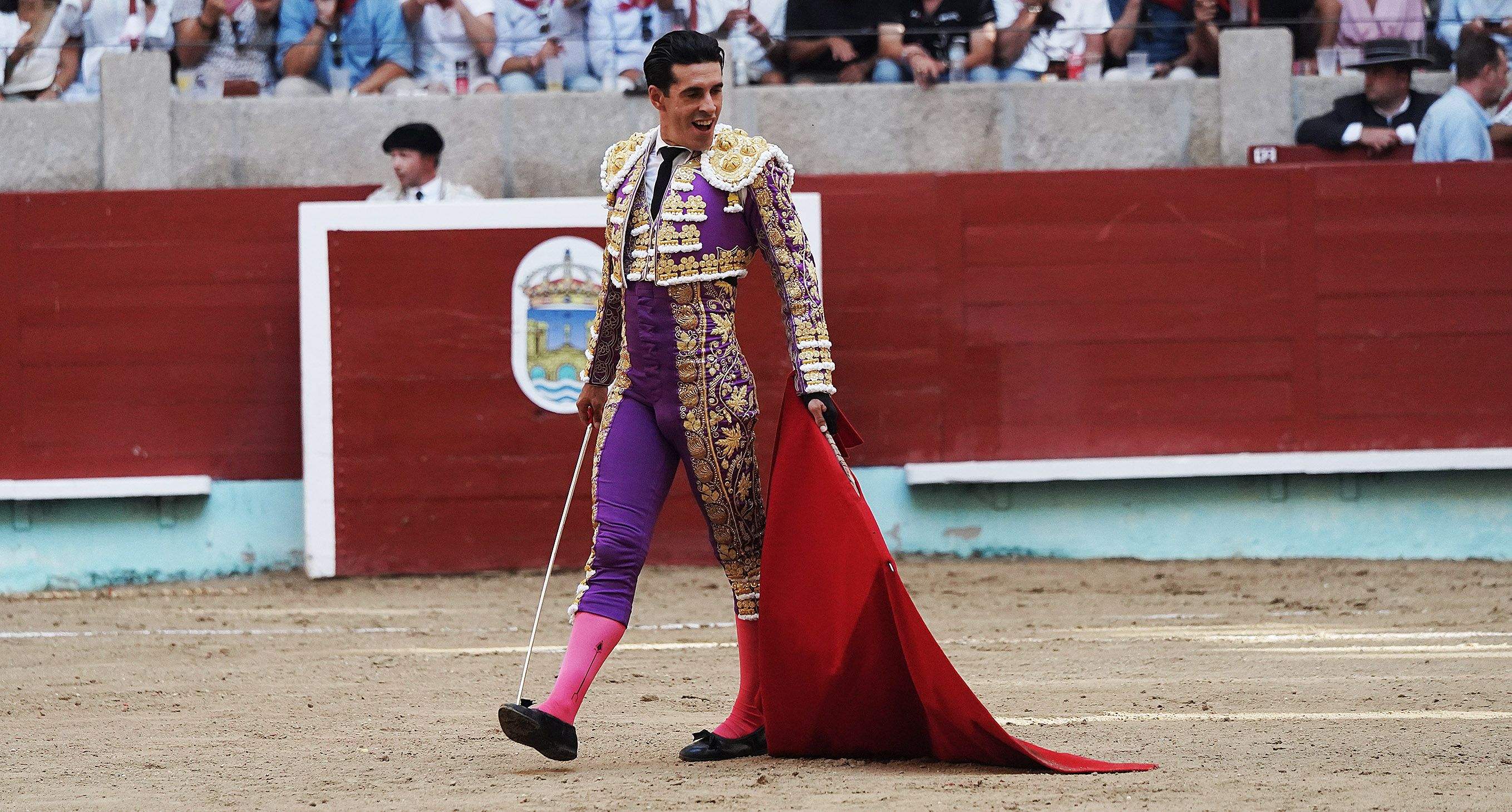 Cogida grave de Morante y salida a hombros de Luque en el domingo de Feria de la Peregrina Cogida grave de Morante y salida a hombros de Luque en el domingo de Feria de la Peregrina