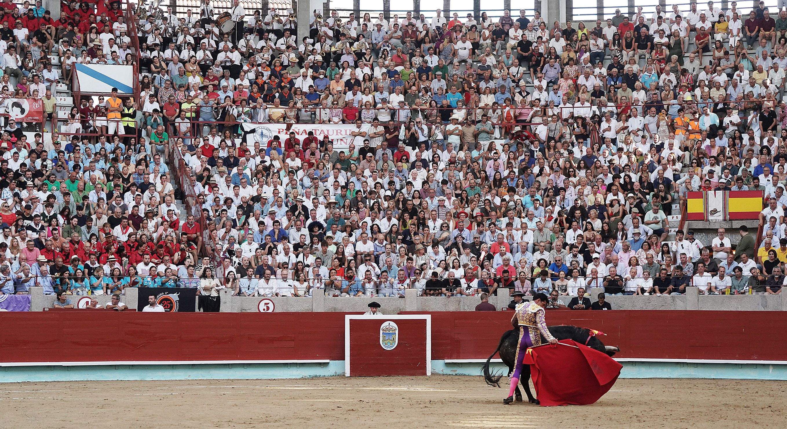 Cogida grave de Morante y salida a hombros de Luque en el domingo de Feria de la Peregrina Cogida grave de Morante y salida a hombros de Luque en el domingo de Feria de la Peregrina