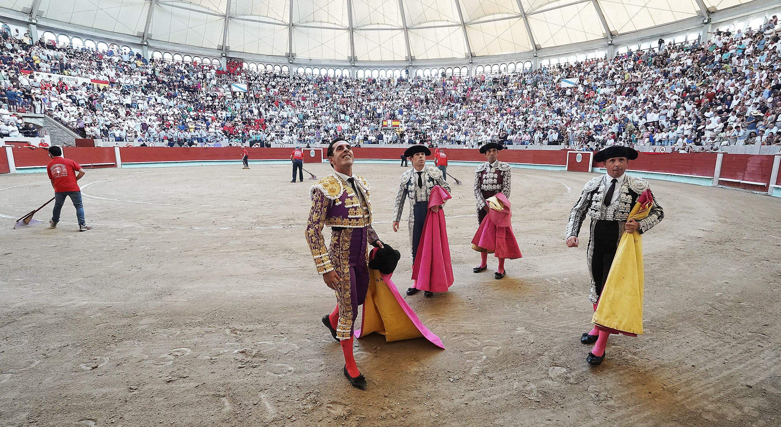 Cogida grave de Morante y salida a hombros de Luque en el domingo de Feria de la Peregrina Cogida grave de Morante y salida a hombros de Luque en el domingo de Feria de la Peregrina