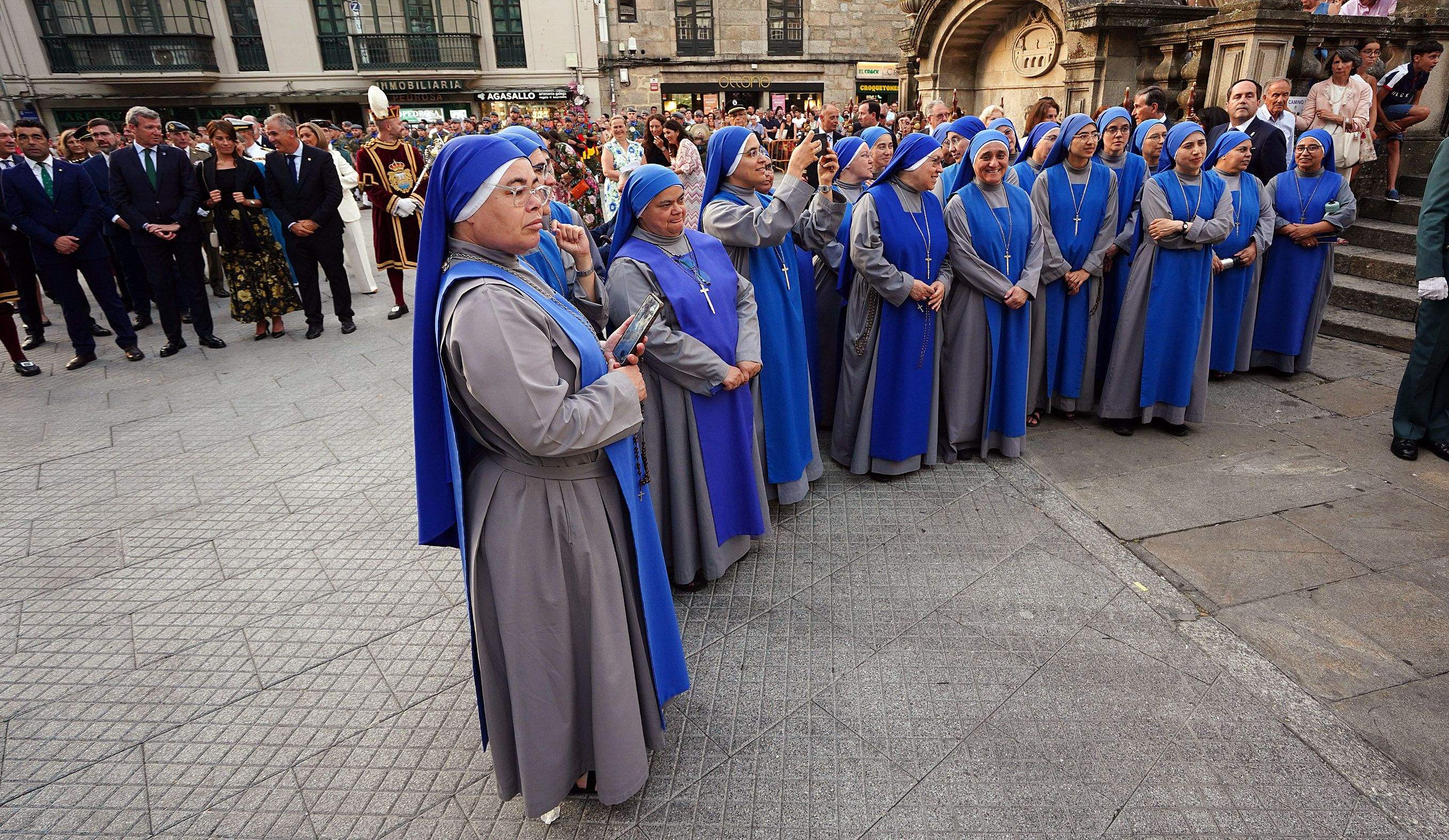 Procesión na honra da Virxe Peregrina