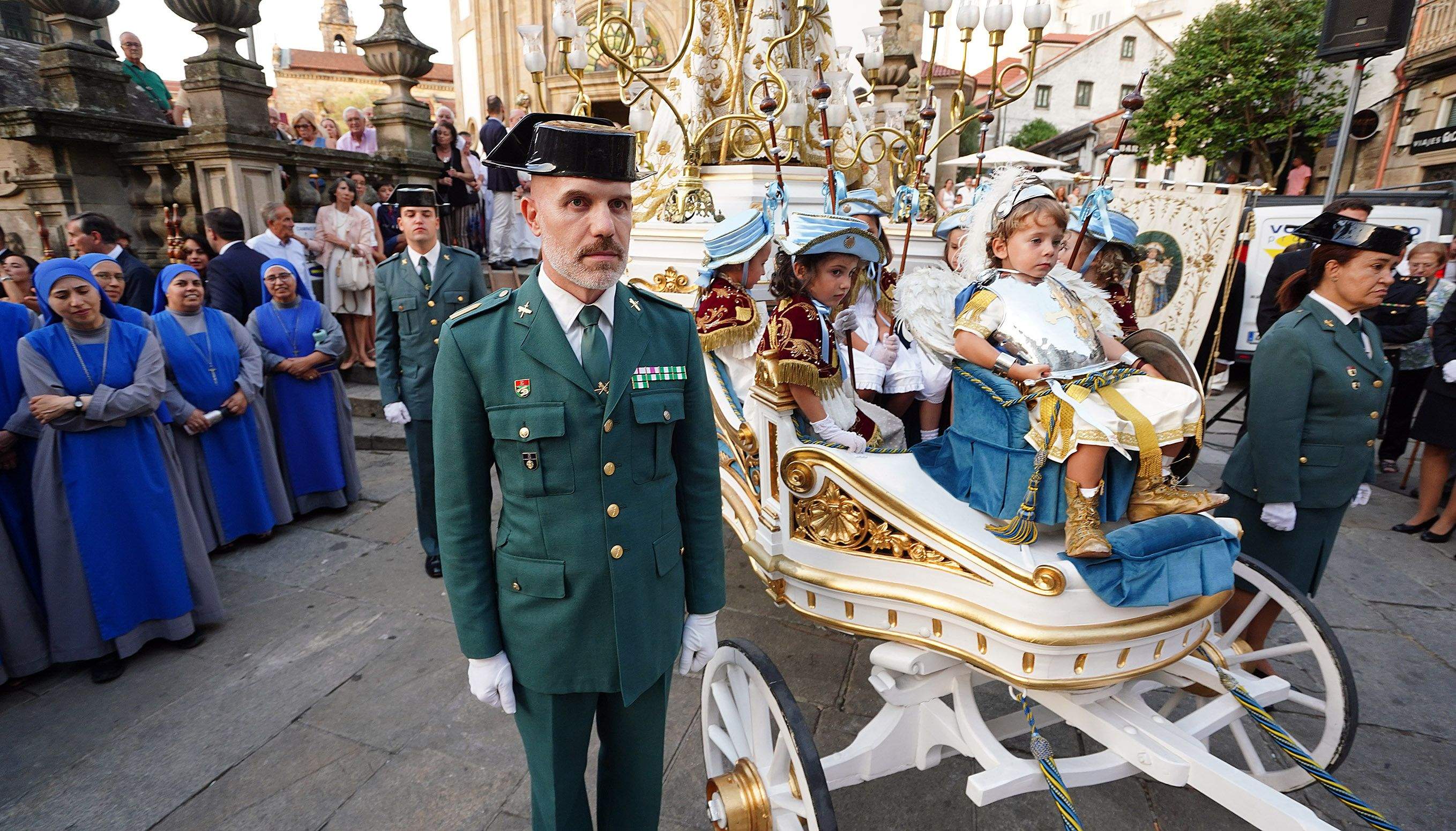 Procesión na honra da Virxe Peregrina