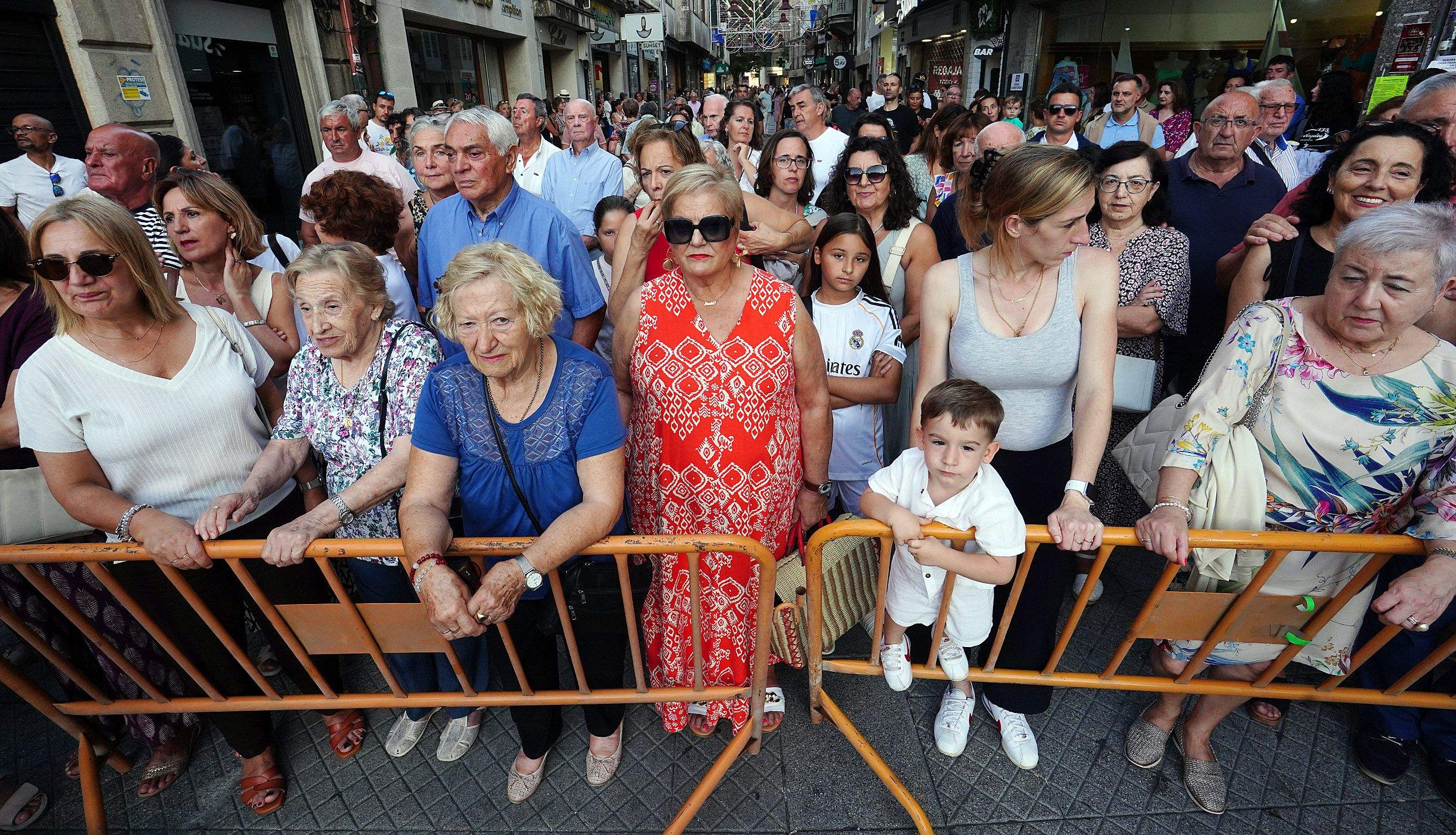 Procesión na honra da Virxe Peregrina