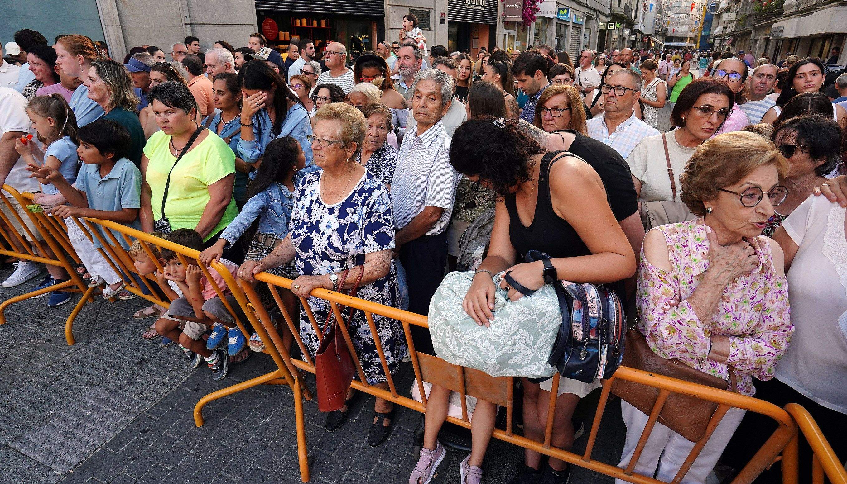 Procesión na honra da Virxe Peregrina