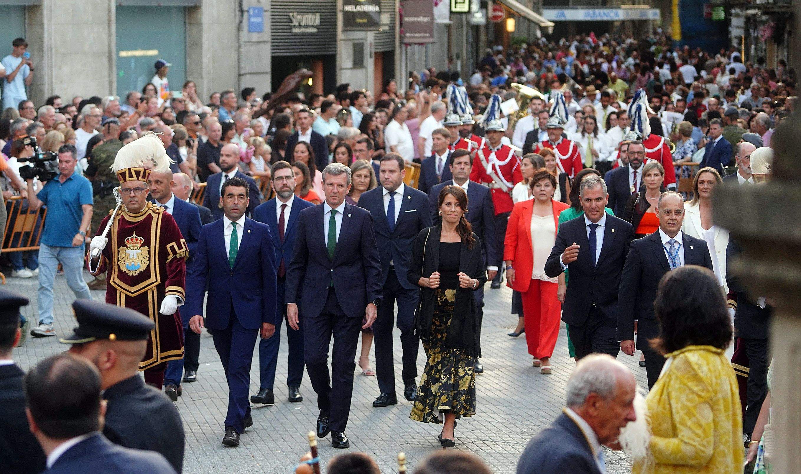 Procesión na honra da Virxe Peregrina