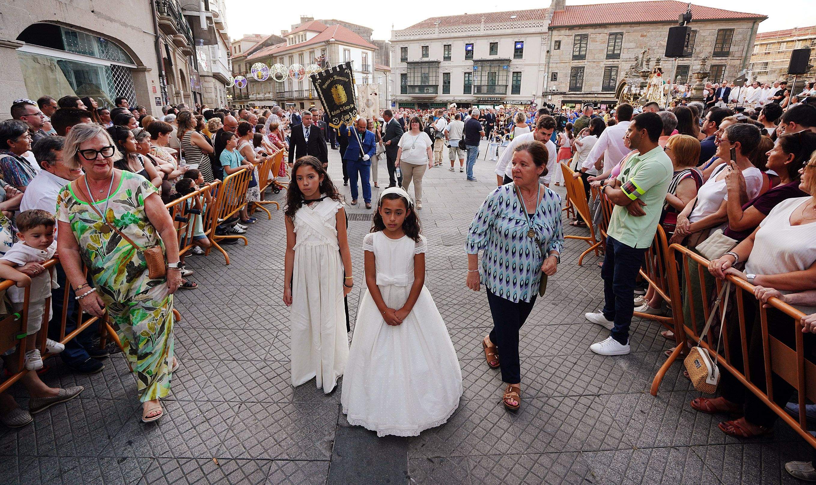 Procesión na honra da Virxe Peregrina