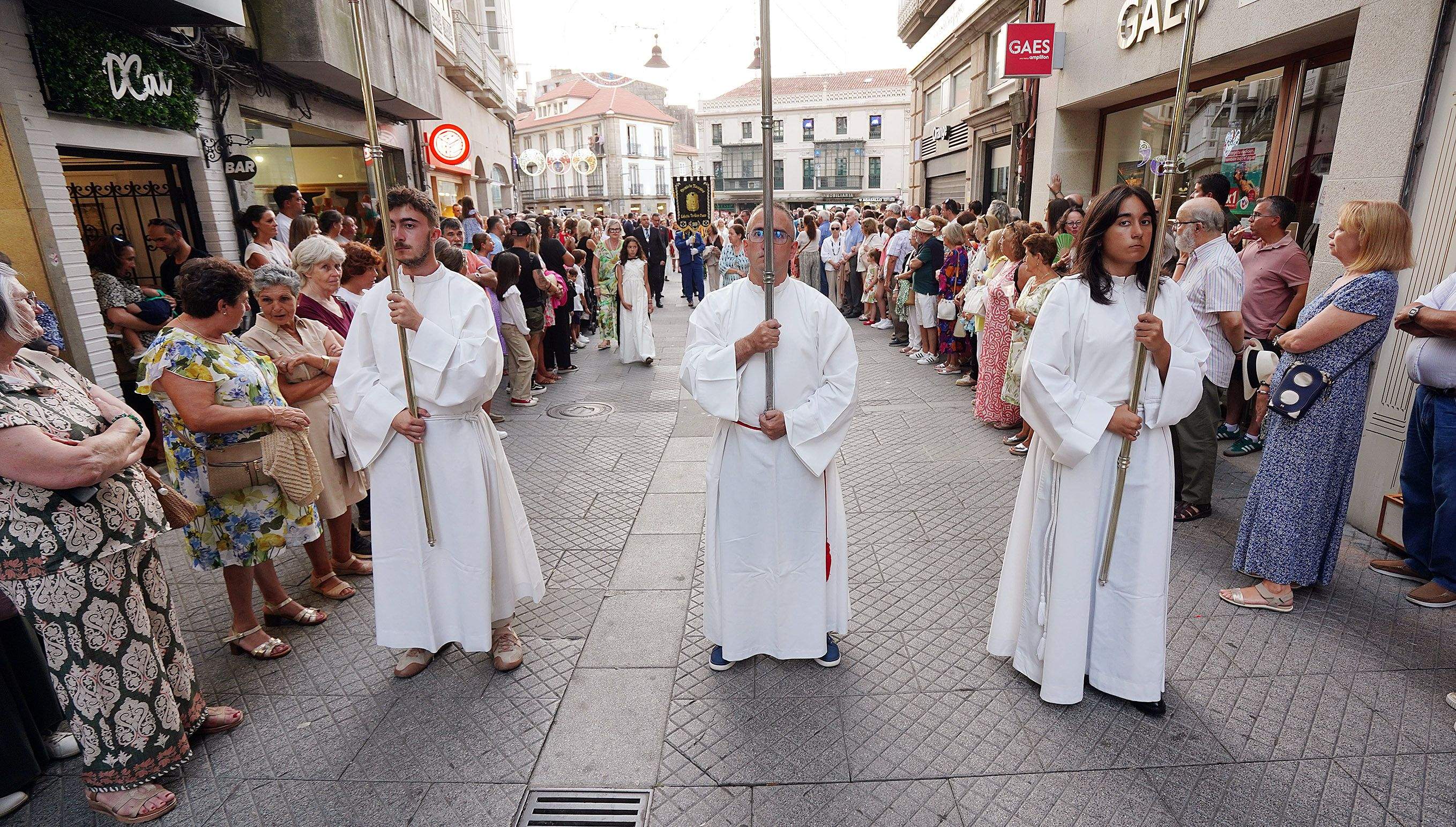 Procesión na honra da Virxe Peregrina