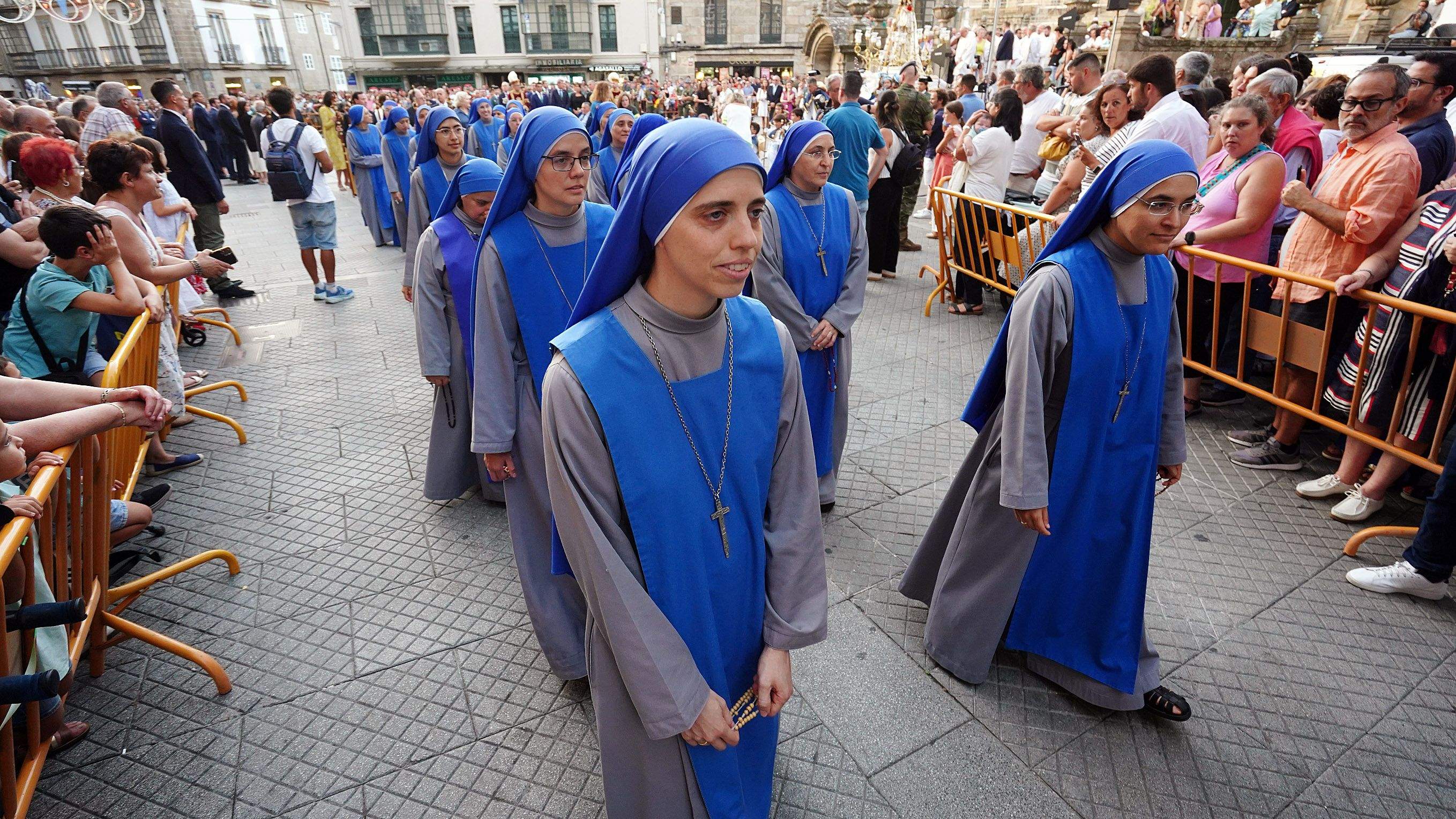 Procesión na honra da Virxe Peregrina