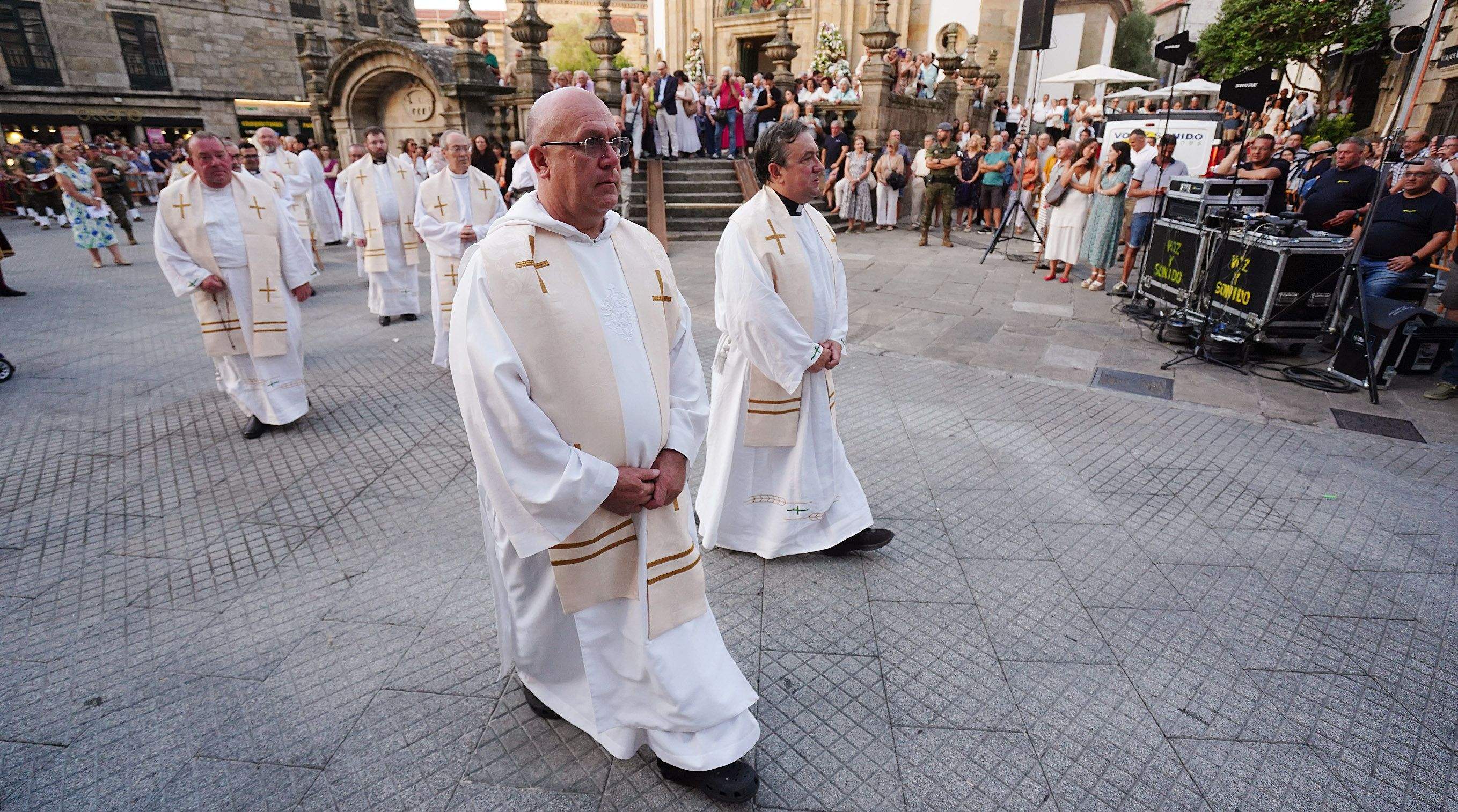 Procesión na honra da Virxe Peregrina
