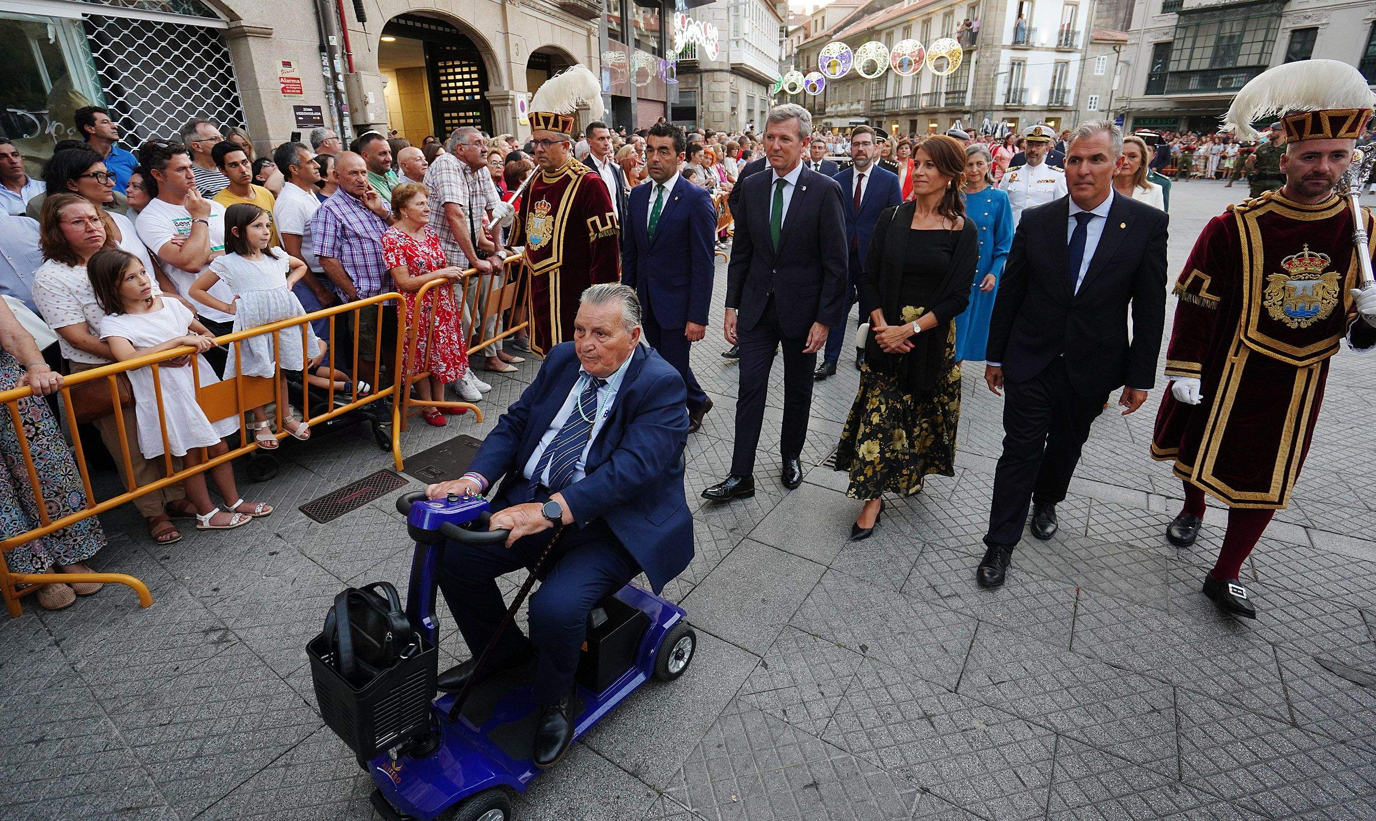 Procesión na honra da Virxe Peregrina