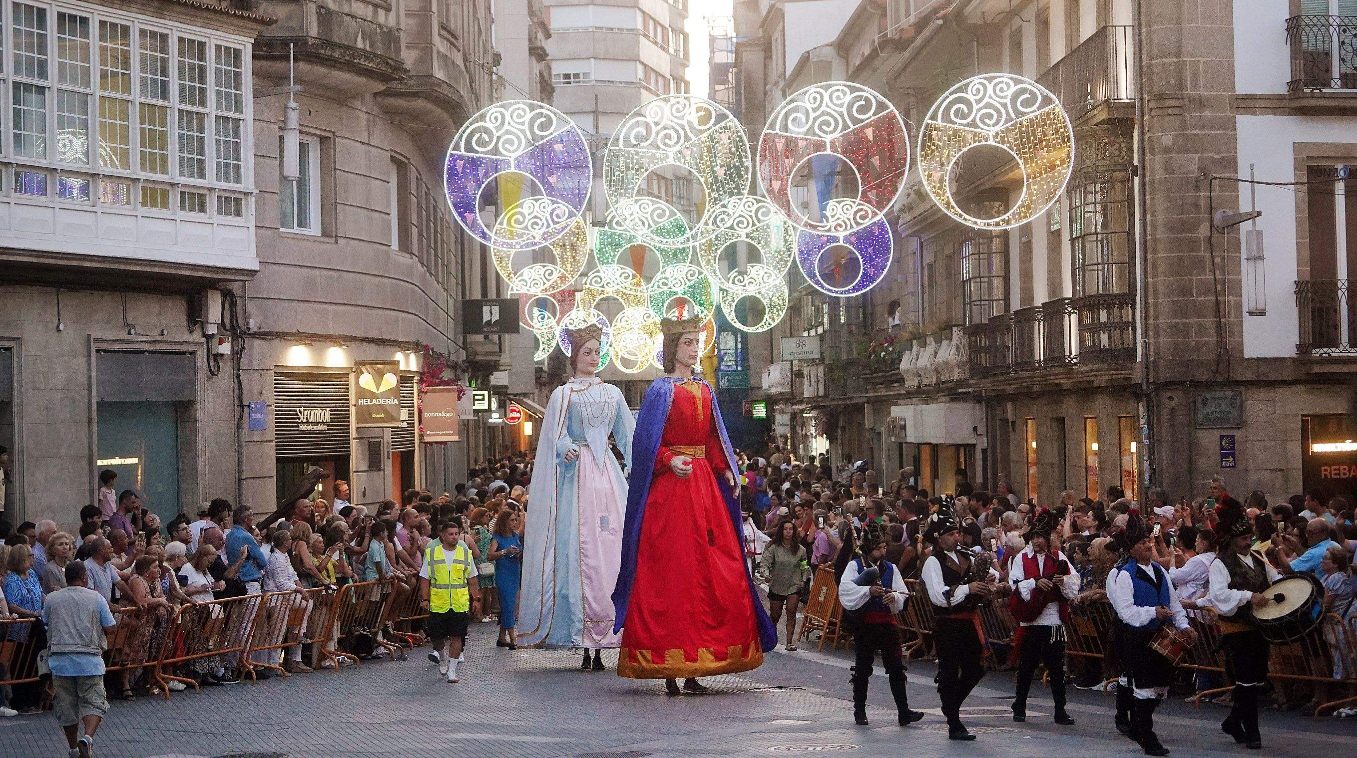 Procesión na honra da Virxe Peregrina