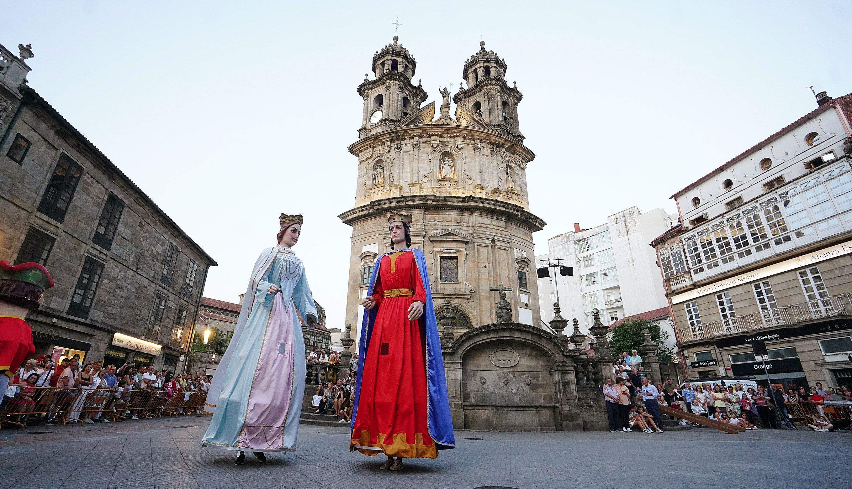 Procesión na honra da Virxe Peregrina