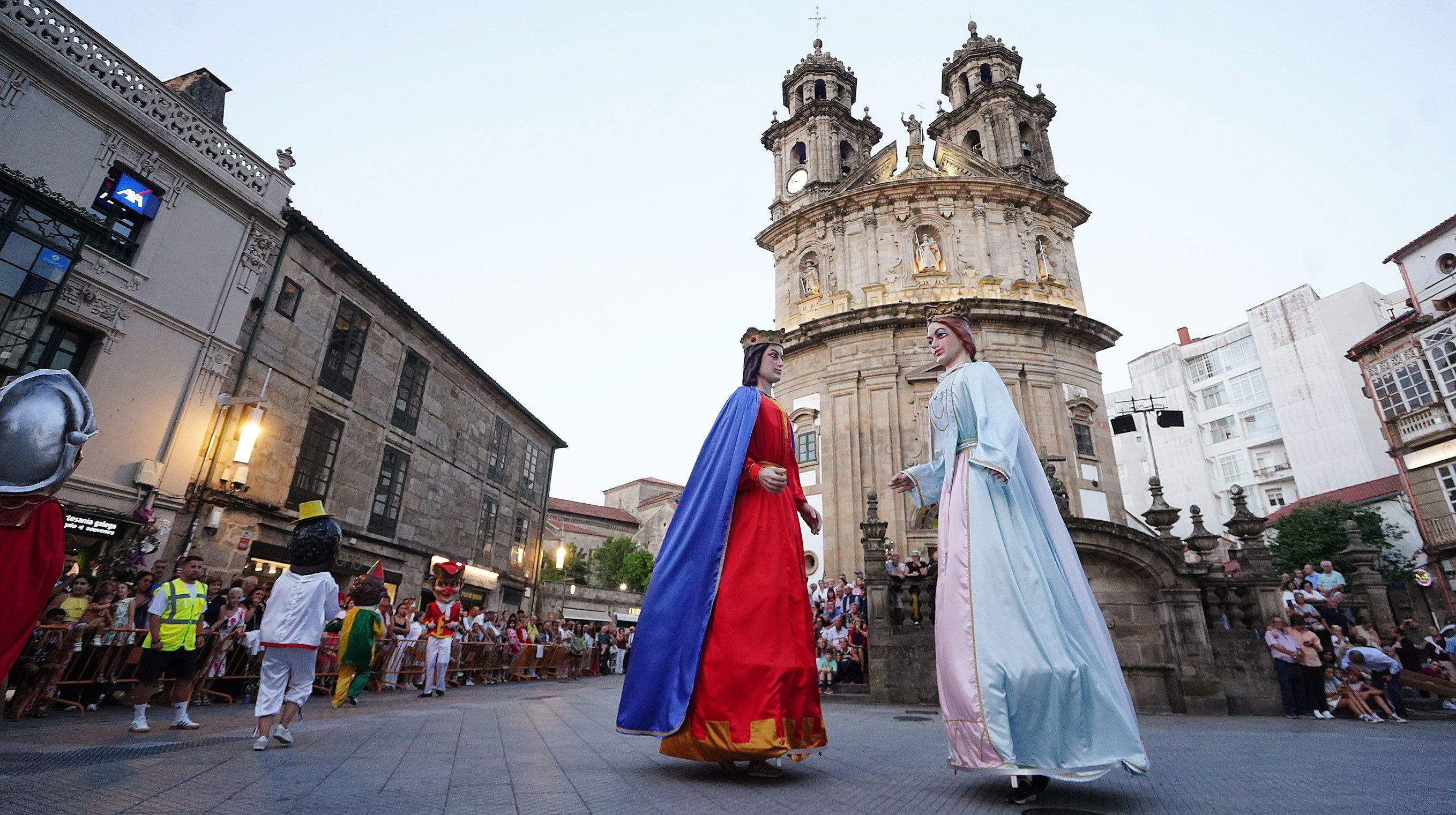 Procesión na honra da Virxe Peregrina